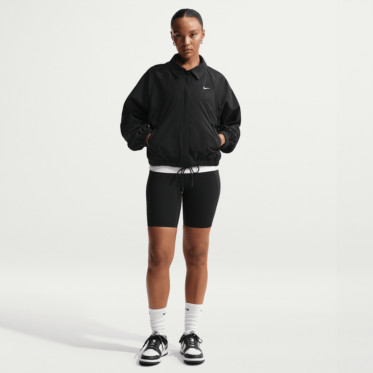 Женские куртки Nike Sportswear Women's Oversized Coaches Jacket — фото 4