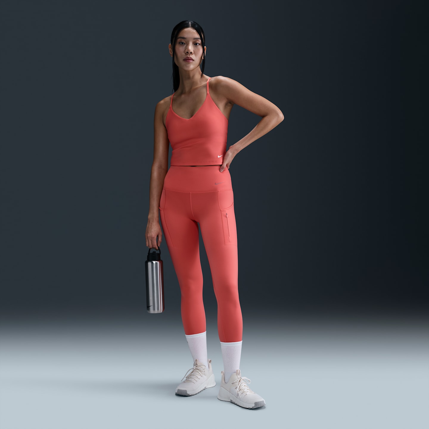 Спортивное бра Indy, уплотнённая чашка, лёгкая поддержка — Nike — фото 4