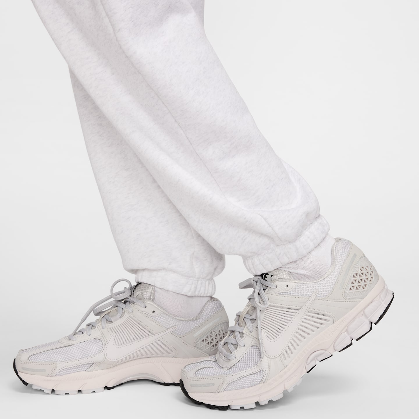 Женские брюки Nike Sportswear Club Fleece Women's Mid-Rise Oversized Cargo Sweatpants — фото 6