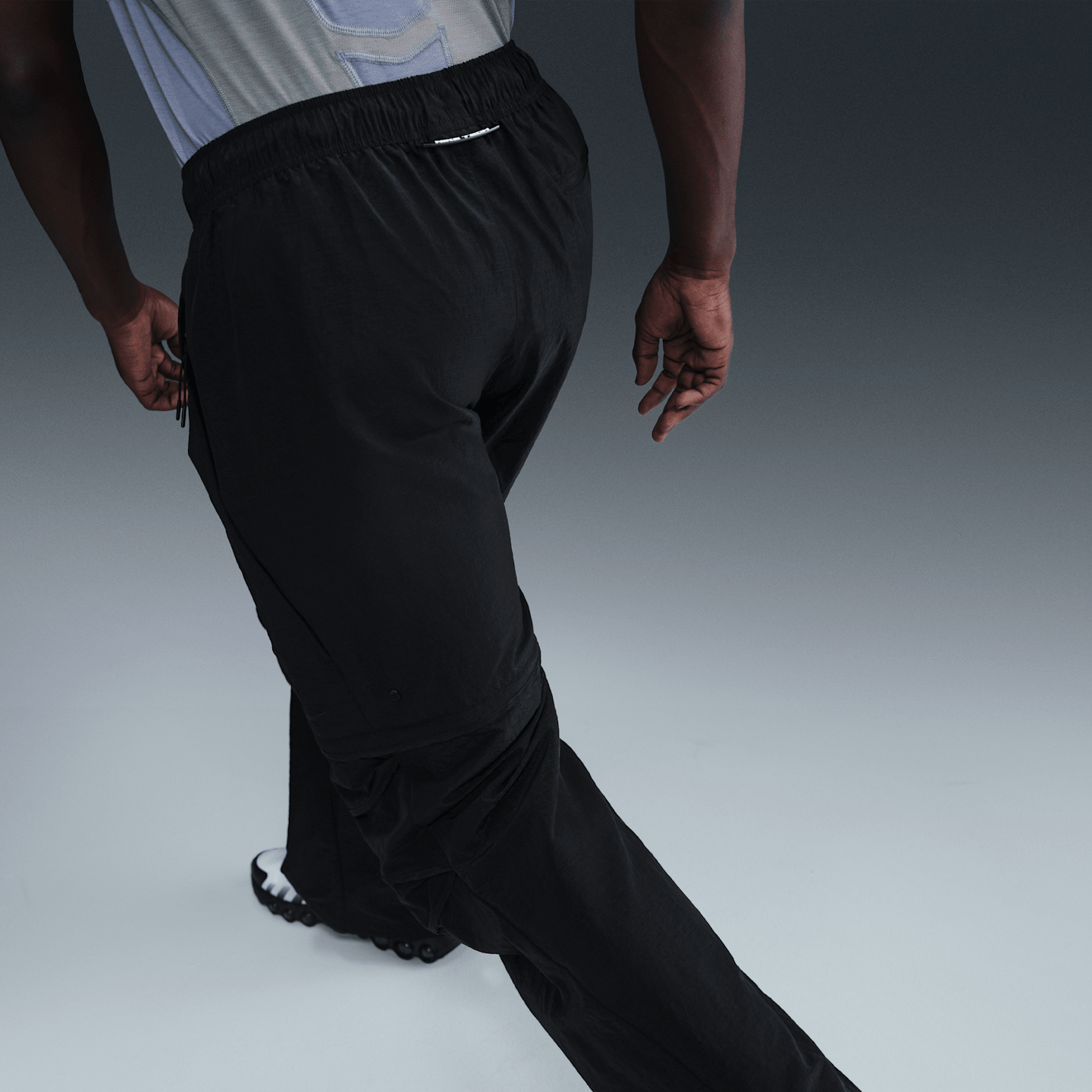 Мужские брюки Nike Tech Men's Woven Convertible Oversized Pants — фото 3