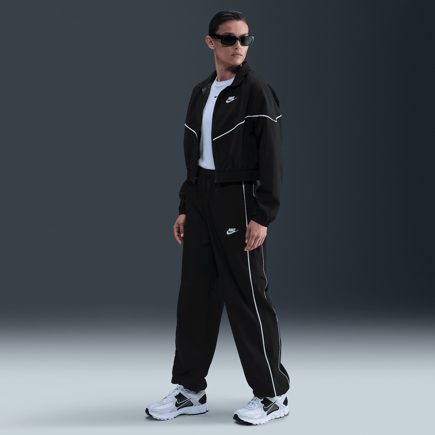 Женские куртки Nike Sportswear Windrunner Women's Woven Jacket — фото 4