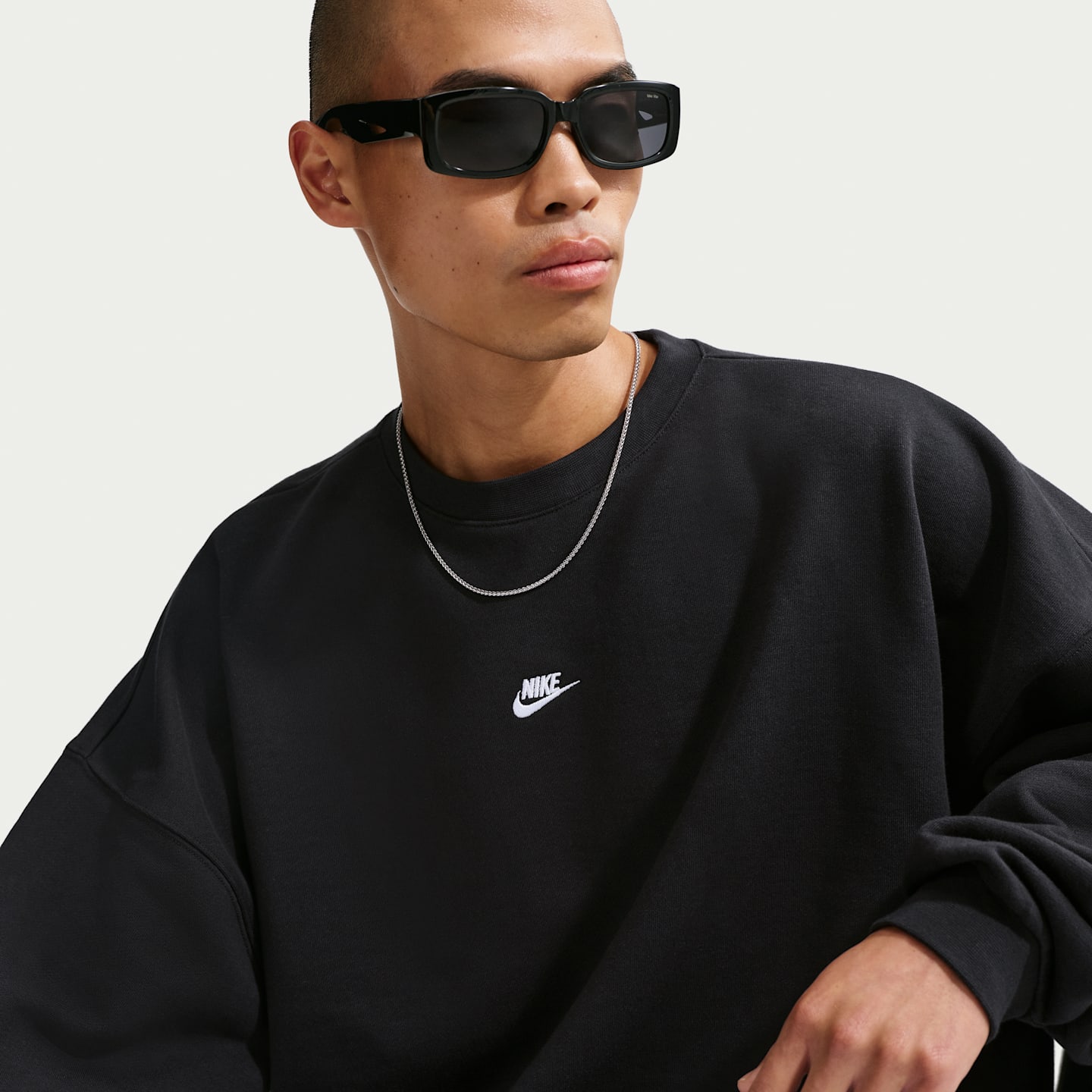 Мужские худи Nike Sportswear Club Men's Oversized French Terry Crew-Neck Sweatshirt — фото 3