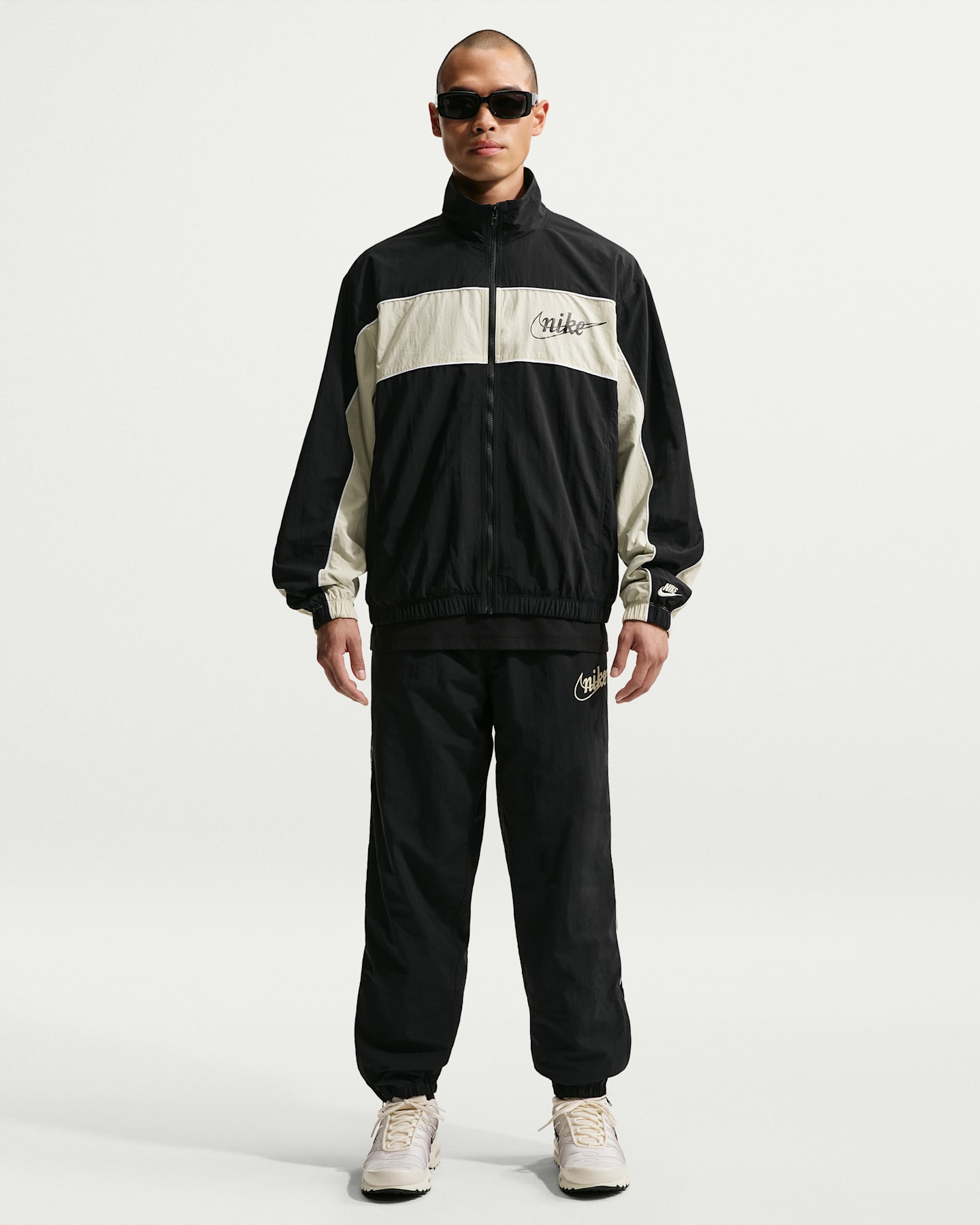 Мужские брюки Nike Sportswear Club Men's Lightweight Pants — фото 6