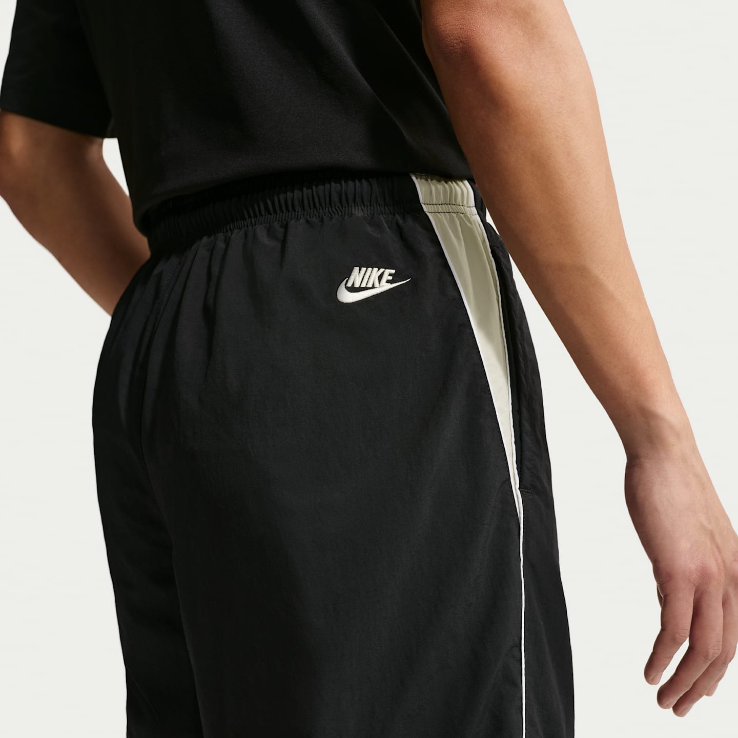 Мужские брюки Nike Sportswear Club Men's Lightweight Pants — фото 3