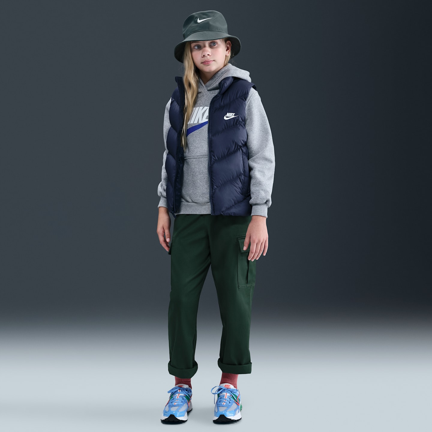 Детские жилеты Nike Sportswear All Day Play Big Kids' Therma-FIT Loose-Fit Puffer Vest — фото 4