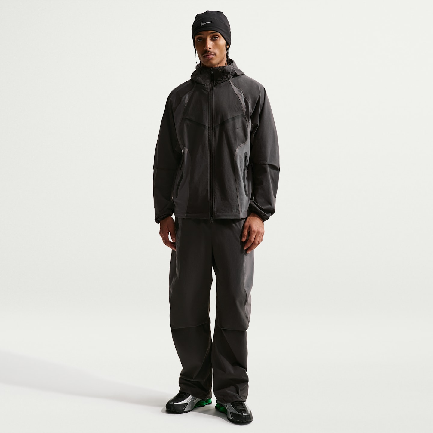 Мужские куртки Nike Tech Men's Dri-FIT Woven Full-Zip Color-Block Windrunner Jacket — фото 4