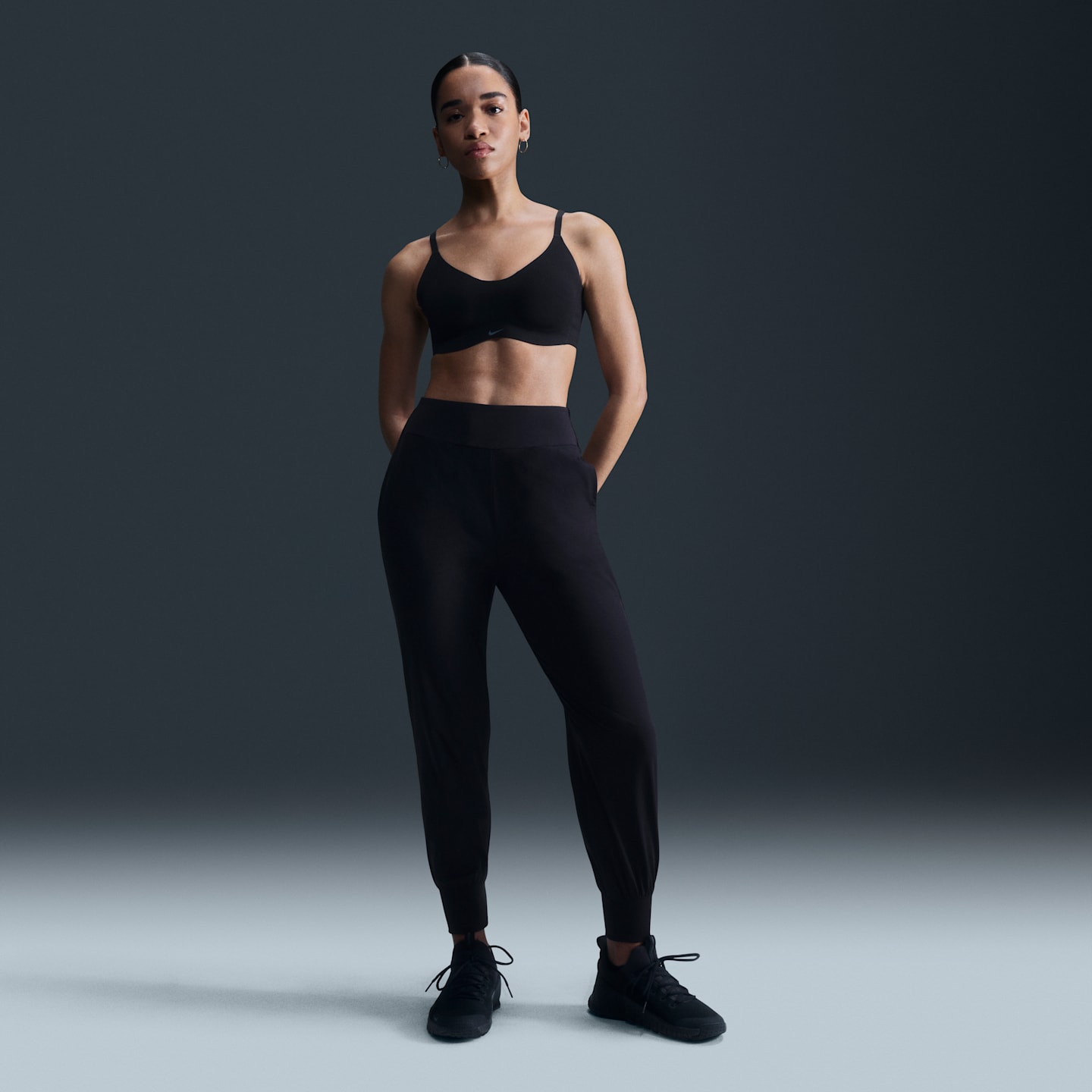 Спортивное бра Alate Minimalist Convertible, уплотнённая чашка — Nike — фото 4