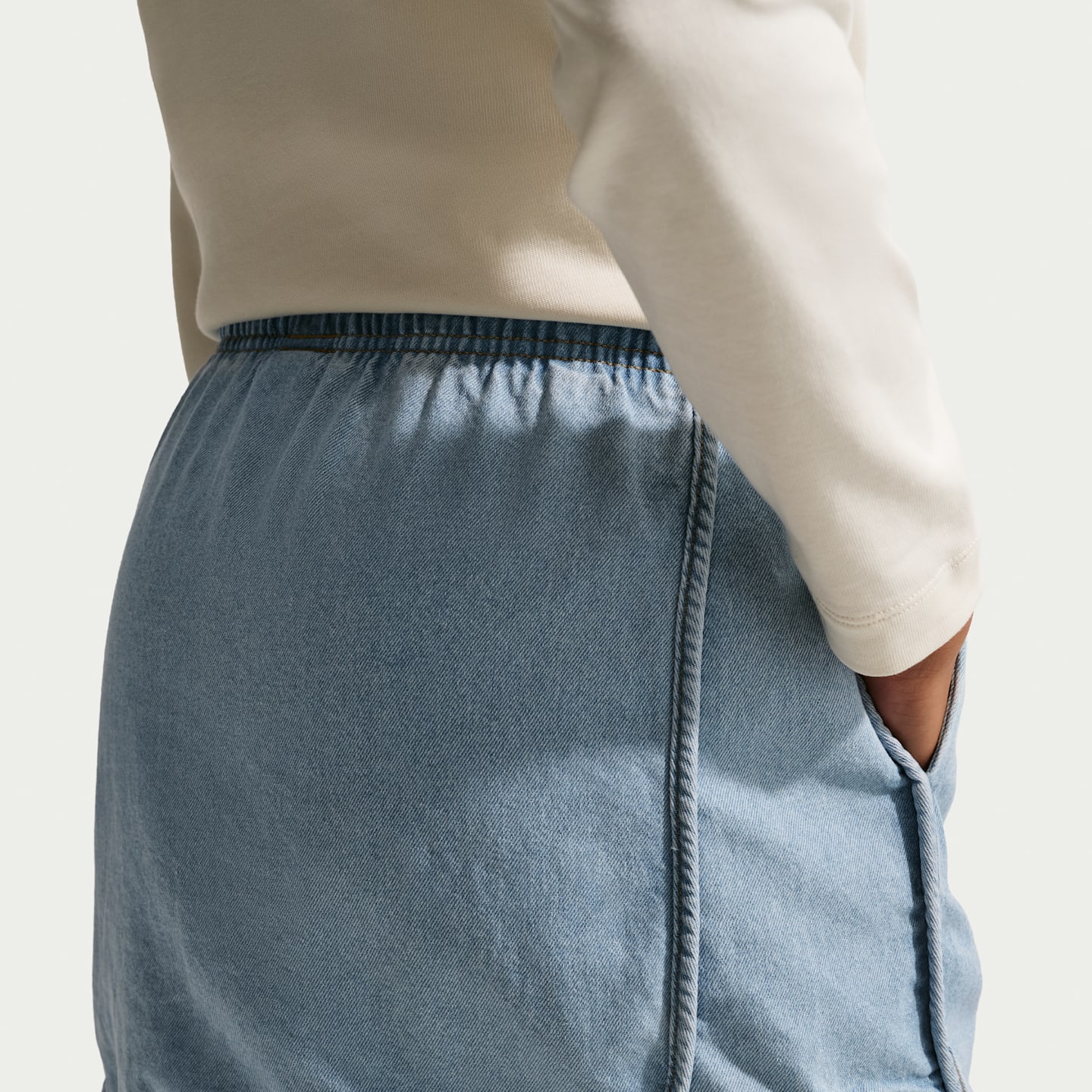 Детские юбки Nike Sportswear Collection Big Kids' (Girls') Denim Skirt — фото 3