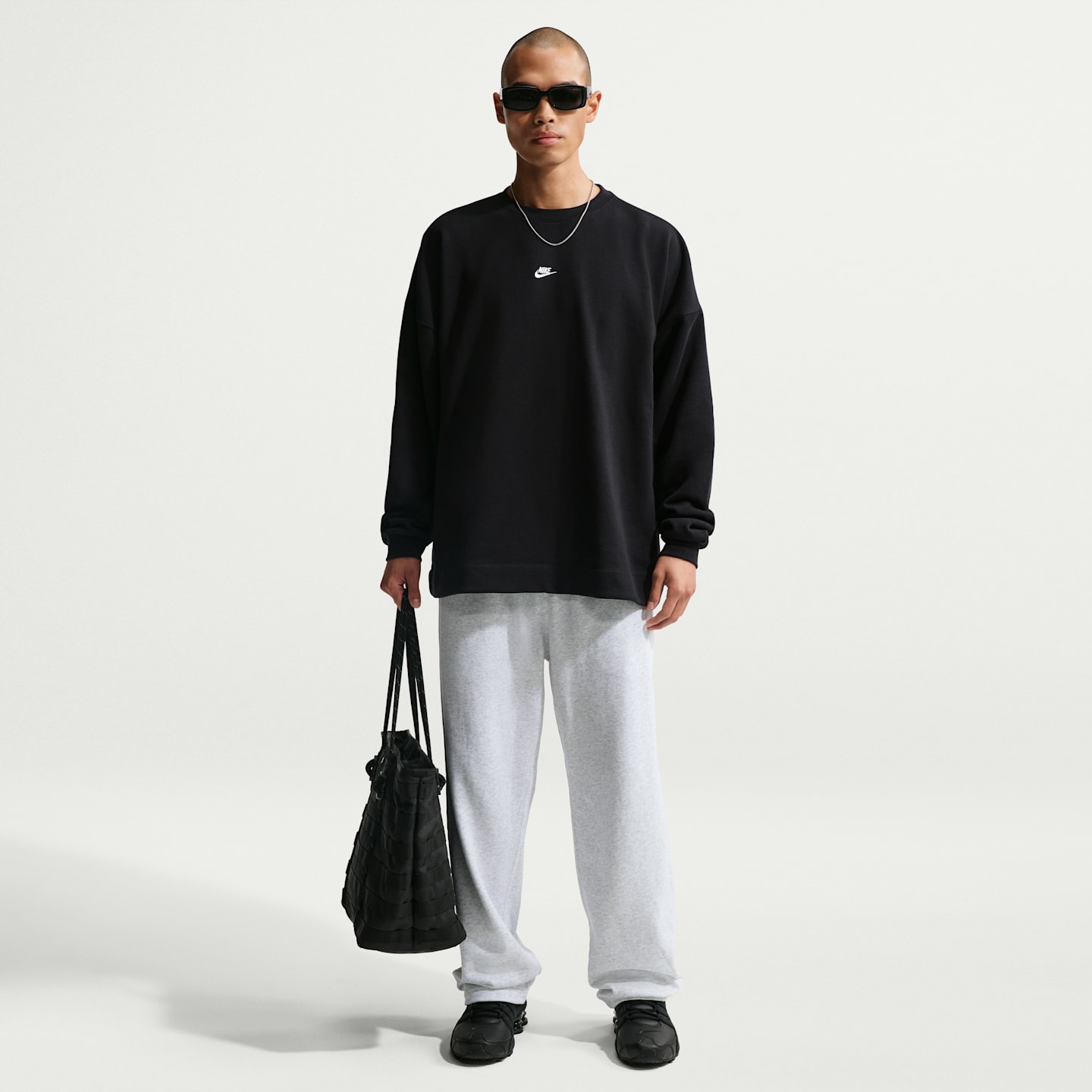 Мужские худи Nike Sportswear Club Men's Oversized French Terry Crew-Neck Sweatshirt — фото 4
