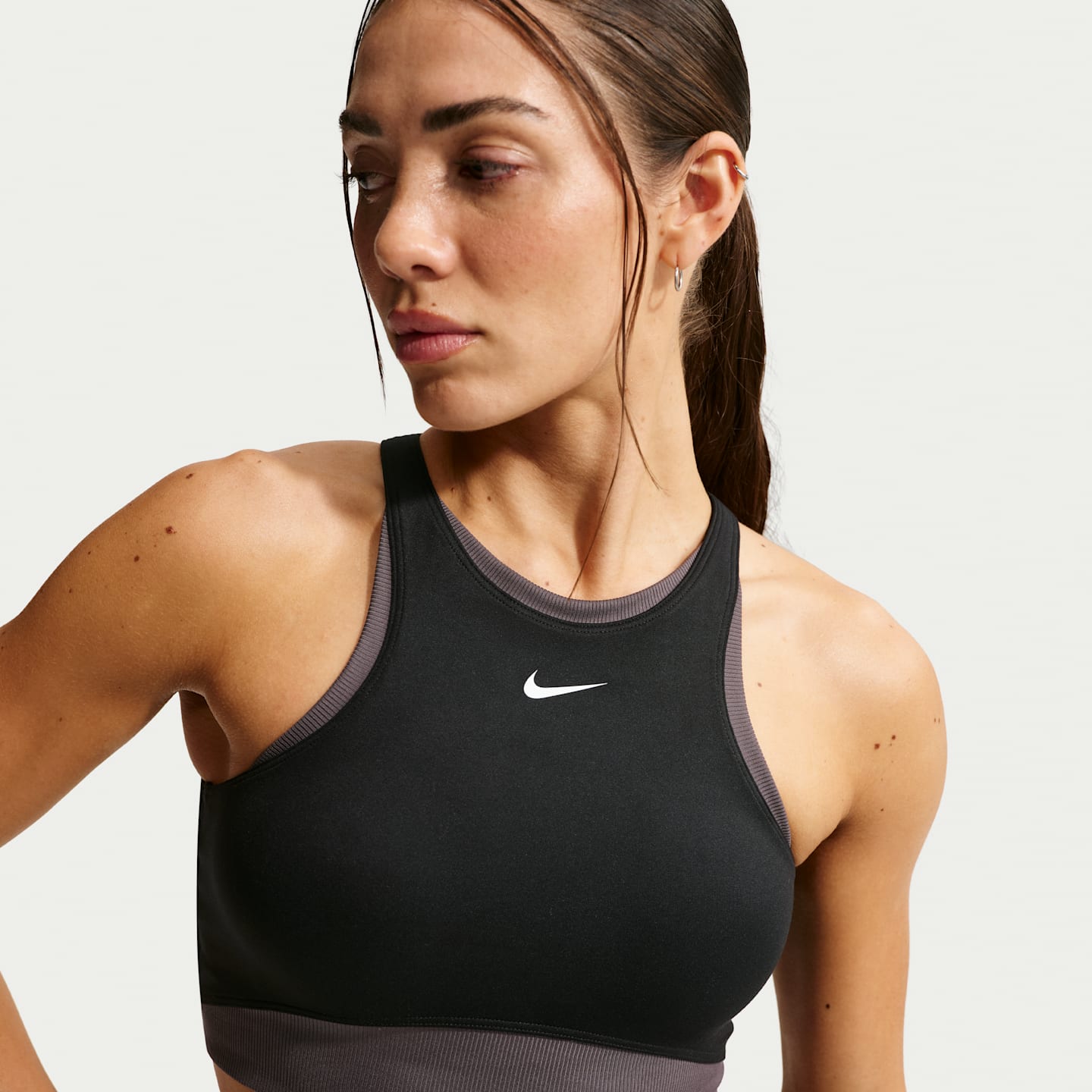 Спортивное бра One, уплотнённая чашка, средняя поддержка — Nike