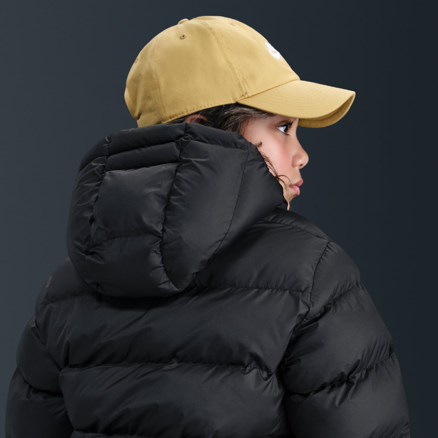 Детские куртки Nike Sportswear All Day Play Big Kids' Therma-FIT Loose-Fit Mid-Length Puffer Jacket — фото 4