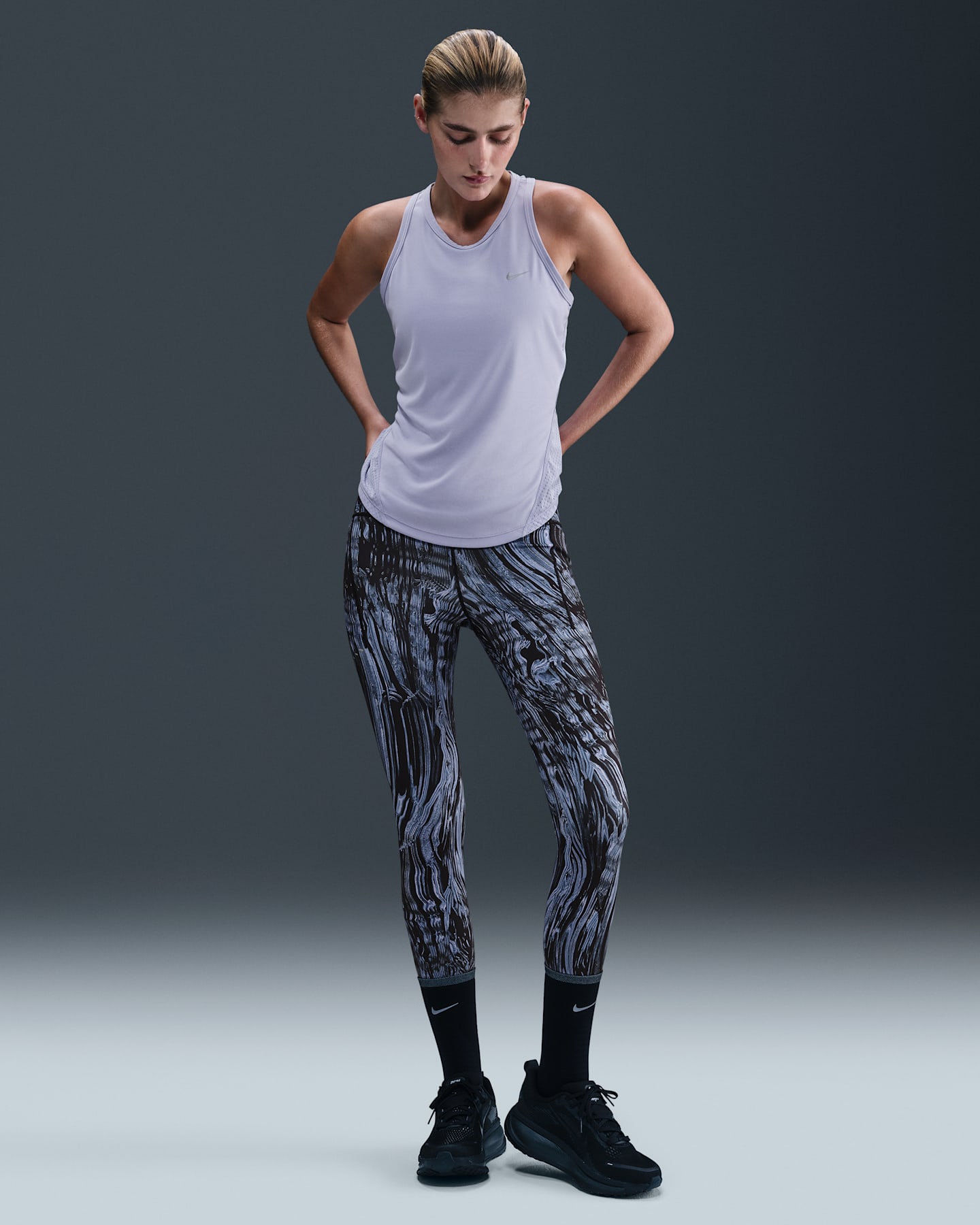 Женские леггинсы Nike Swift Women's High-Waisted 7/8 Printed Running Leggings — фото 7