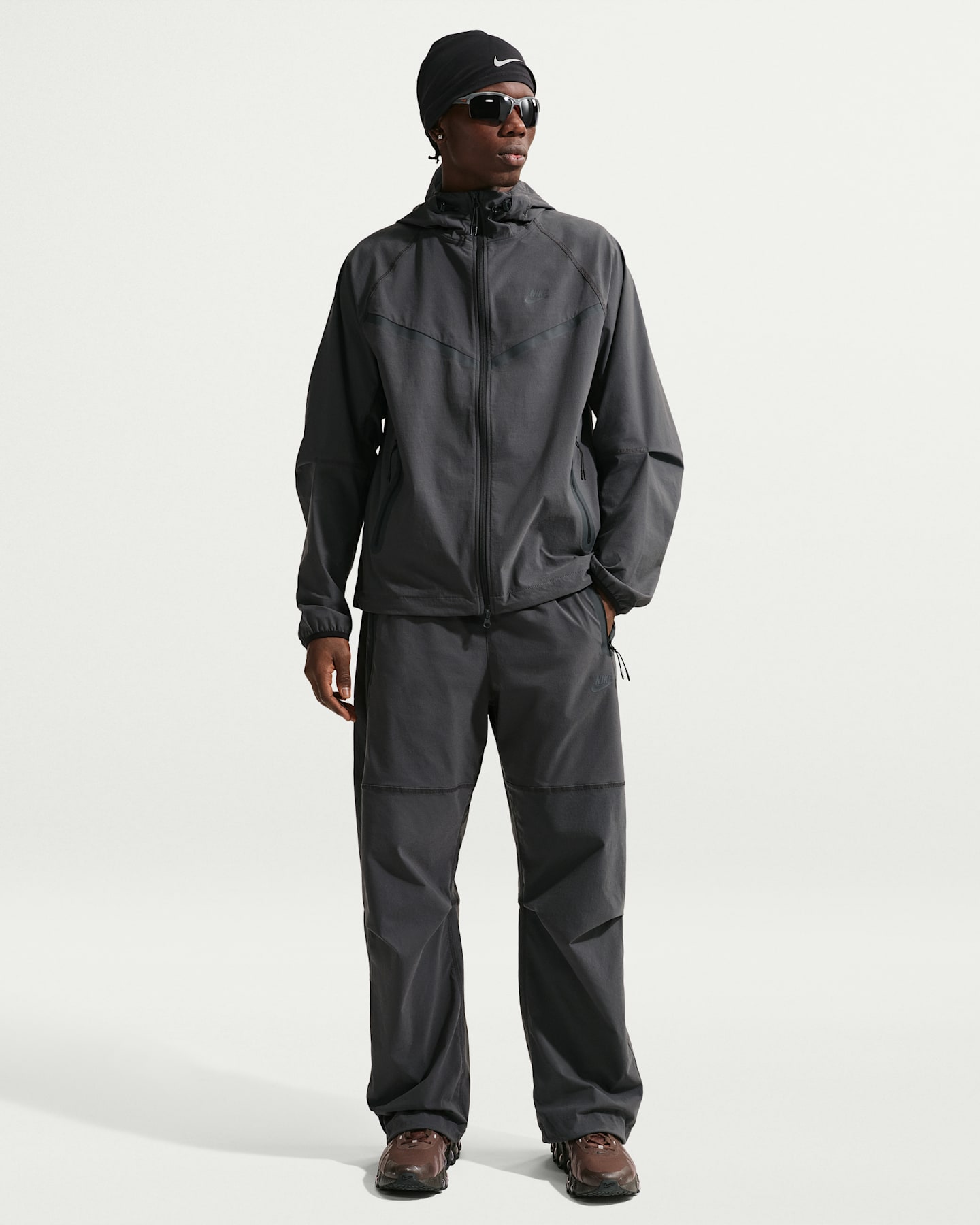 Мужские брюки Nike Tech Men's Dri-FIT Woven Pants — фото 8