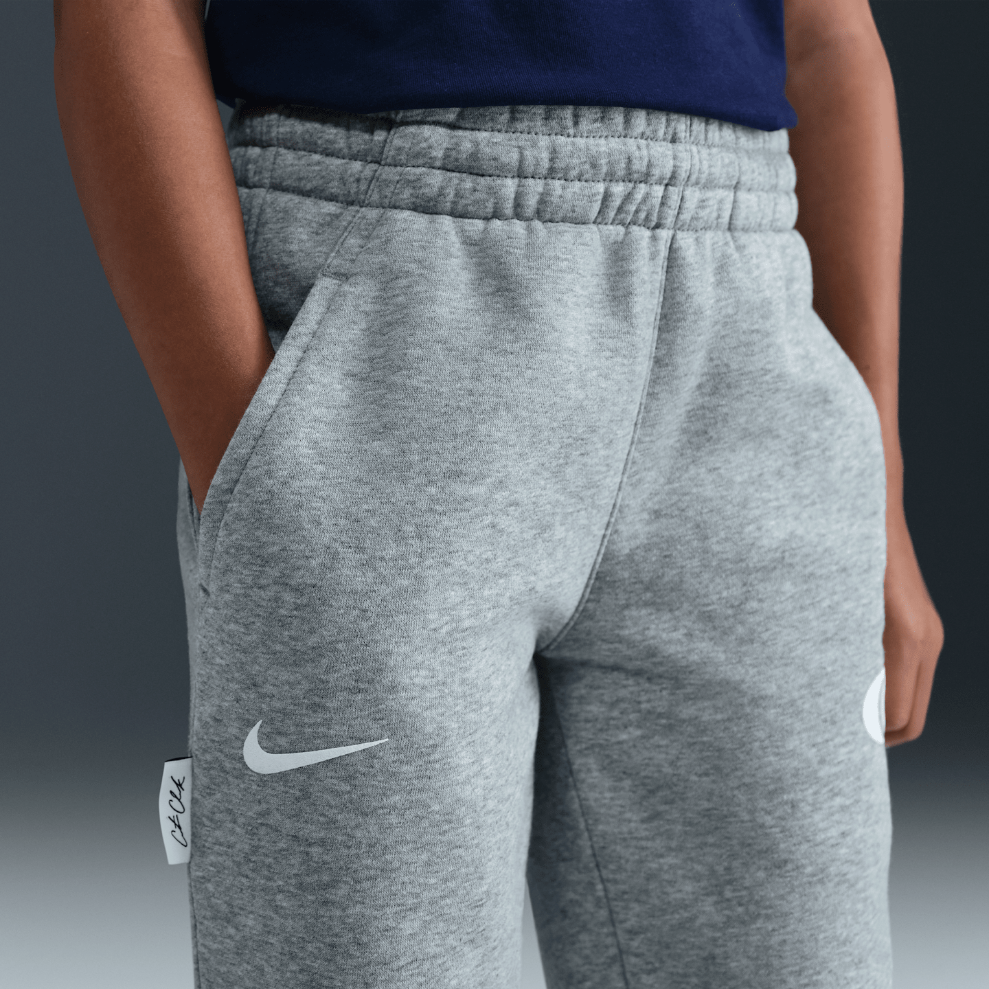 Детские брюки Nike Caitlin Clark Big Kids' Fleece Pant — фото 3