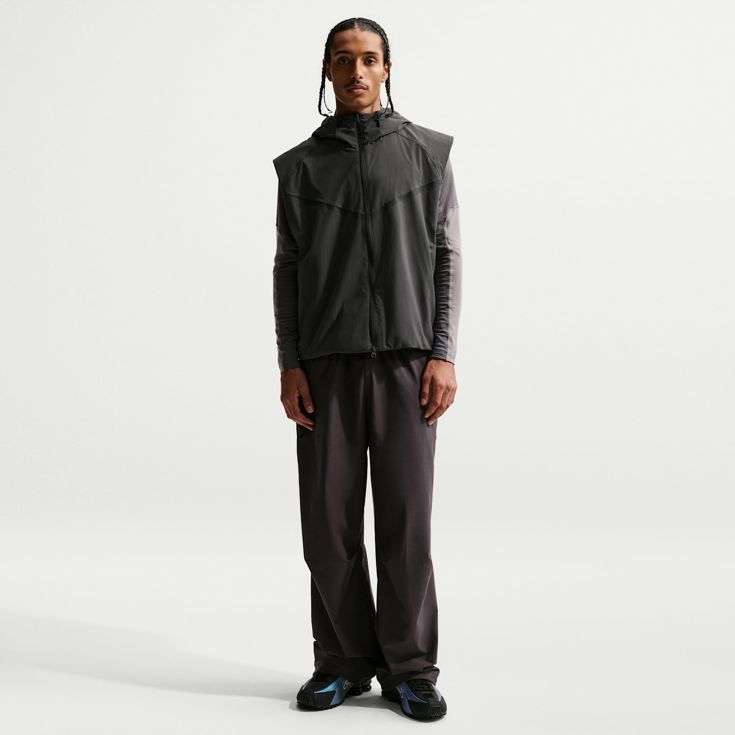 Мужские жилеты Nike Tech Men's Dri-FIT Woven Windrunner Vest — фото 4