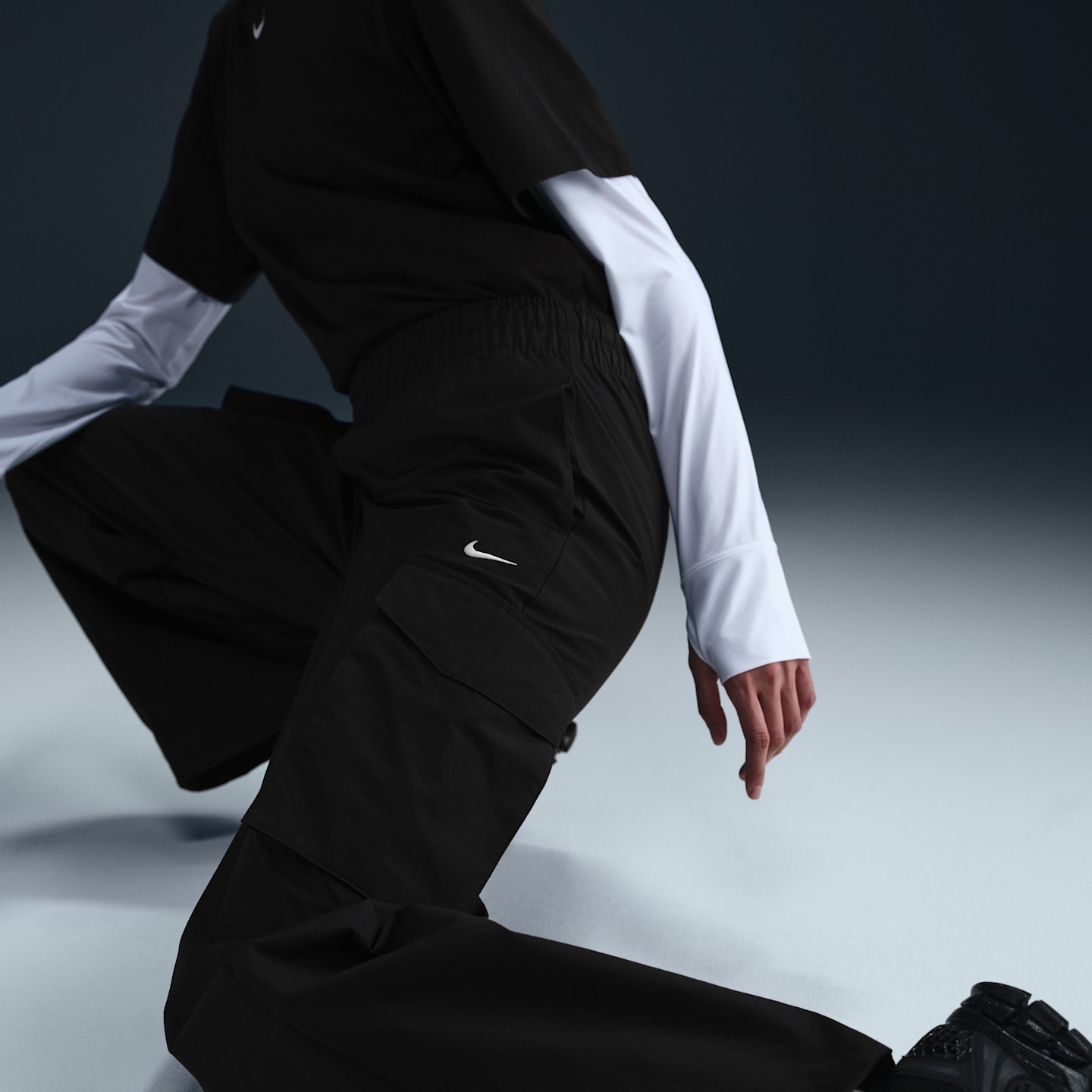 Женские брюки Nike Sportswear Everything Wovens Women's Mid-Rise Cargo Pants — фото 5