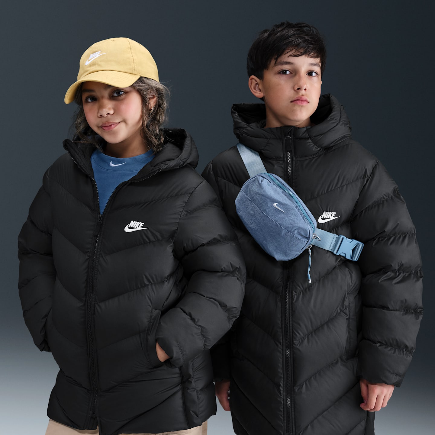 Детские куртки Nike Sportswear All Day Play Big Kids' Therma-FIT Loose-Fit Mid-Length Puffer Jacket — фото 1