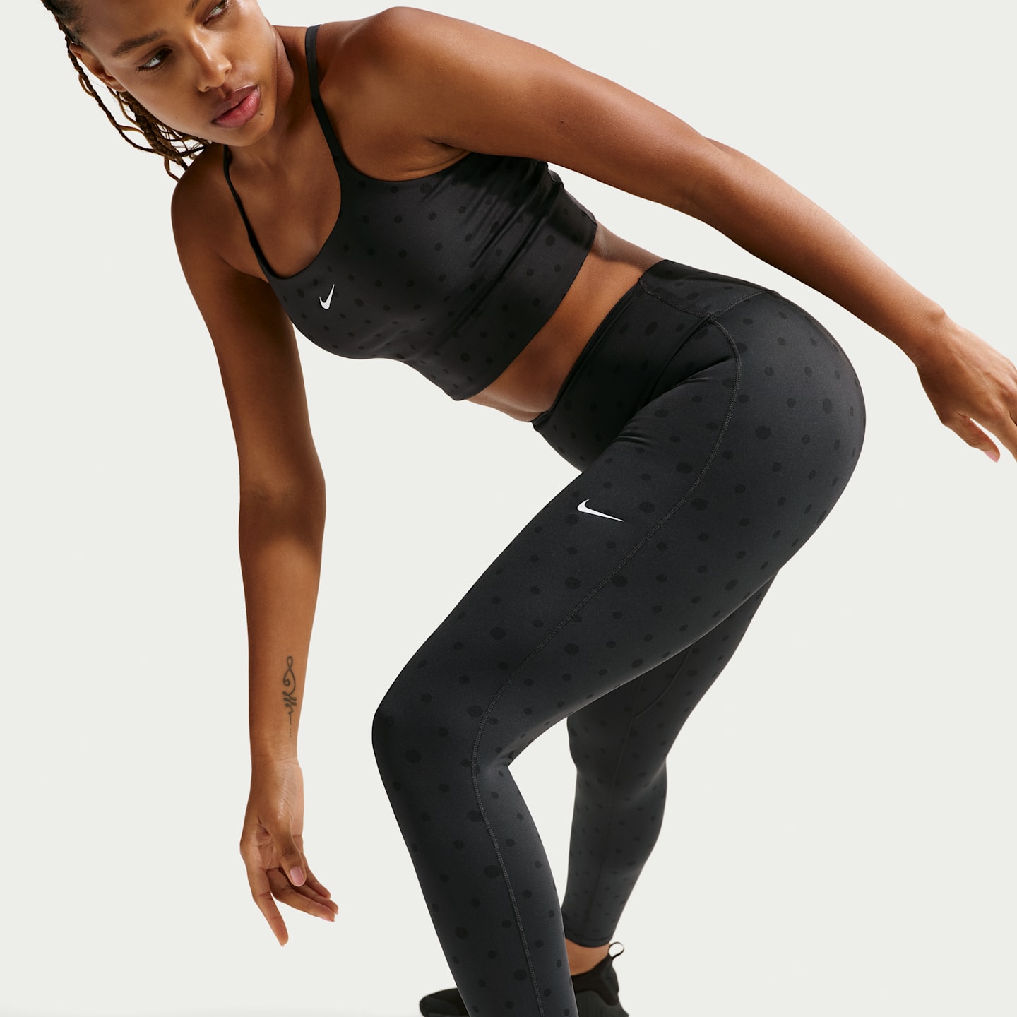 Женские леггинсы Nike One Women's High-Waisted 7/8 Printed Leggings — фото 4