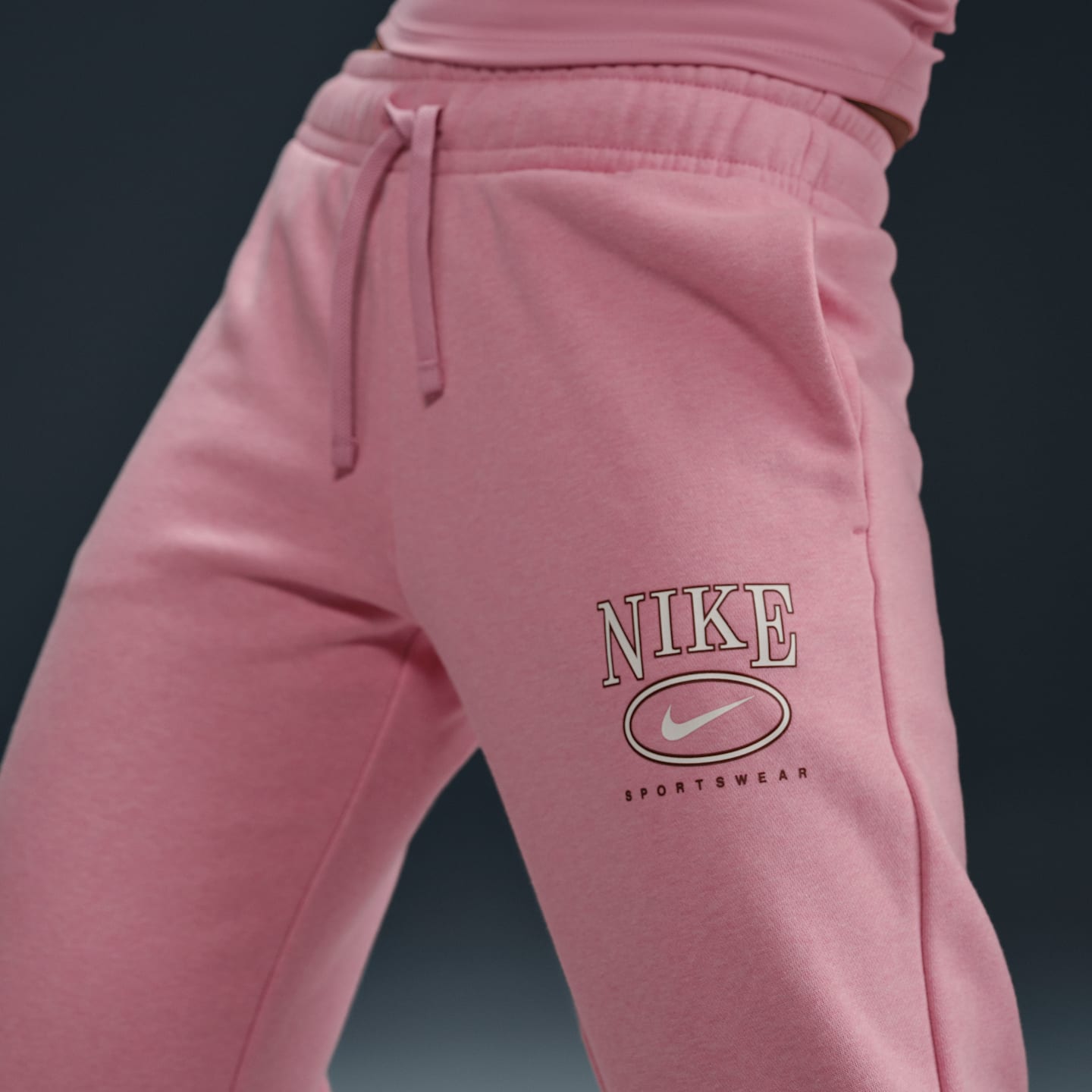 Женские брюки Nike Sportswear Club Fleece Women's Mid-Rise Wide-Leg Graphic Pants — фото 5