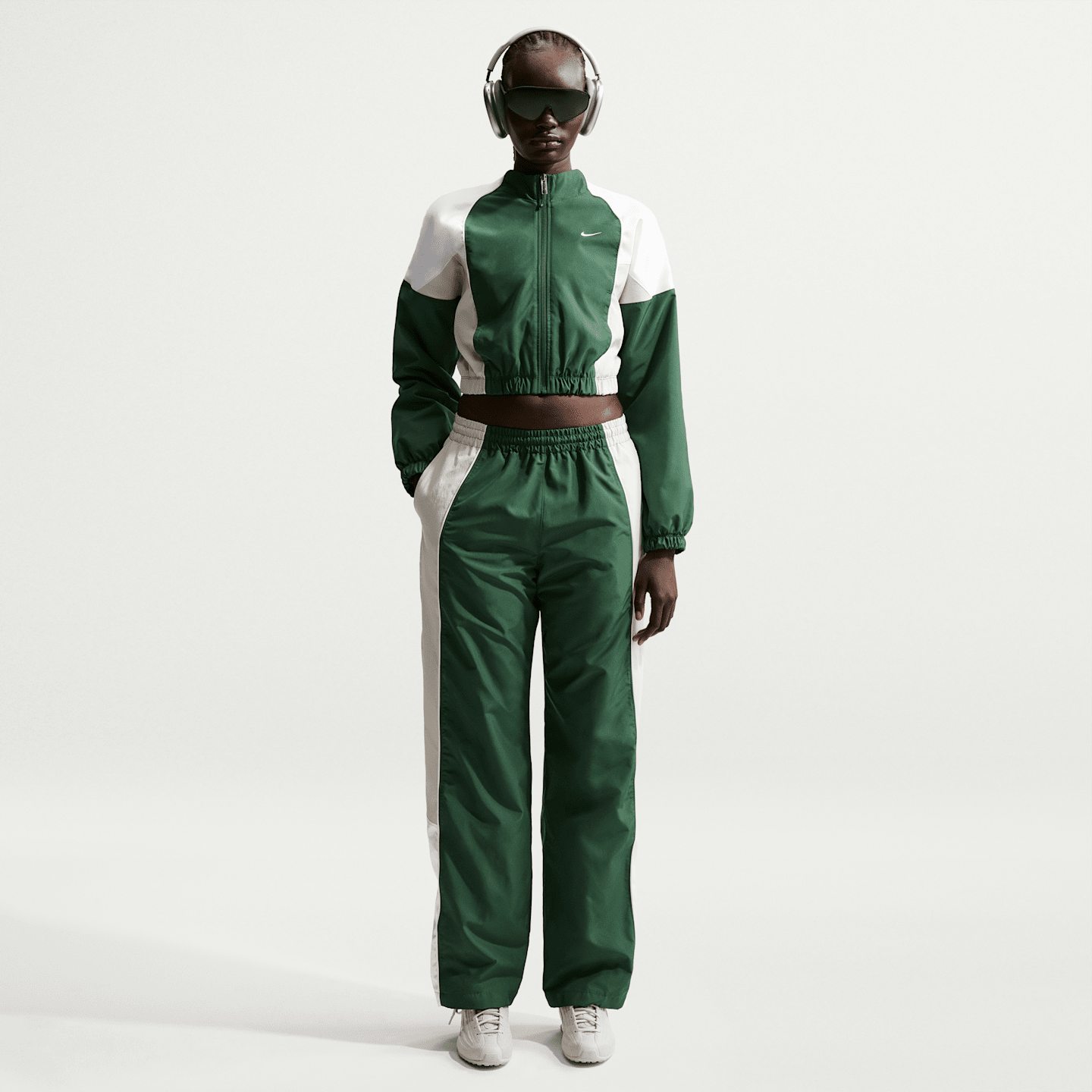 Женские брюки Nike Sportswear Women's Oversized Mid-Rise Track Pants — фото 1