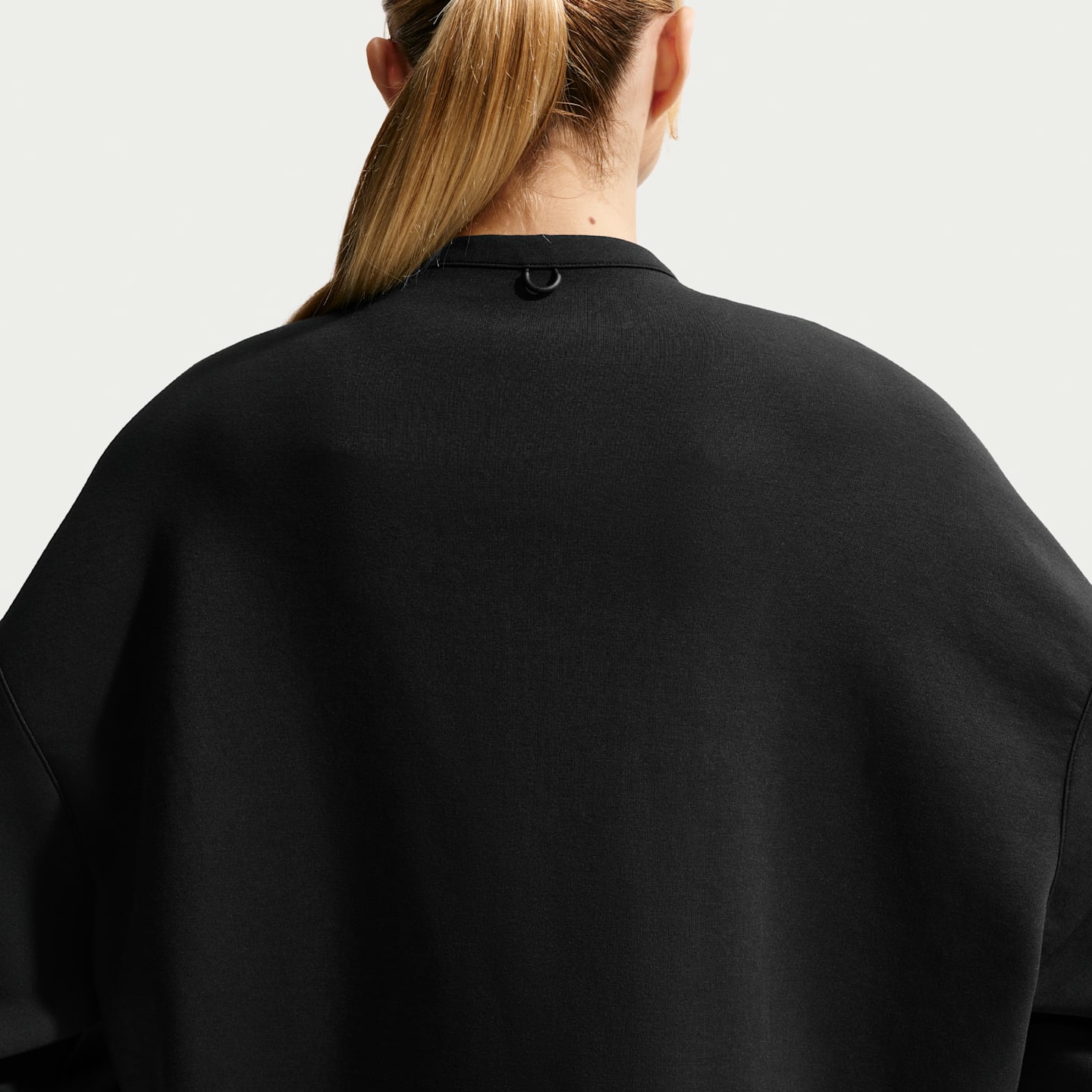 Женские кроссовки Nike 24.7 ImpossiblySoft Women's Dri-FIT Oversized Crew-Neck Full-Zip Top — фото 2