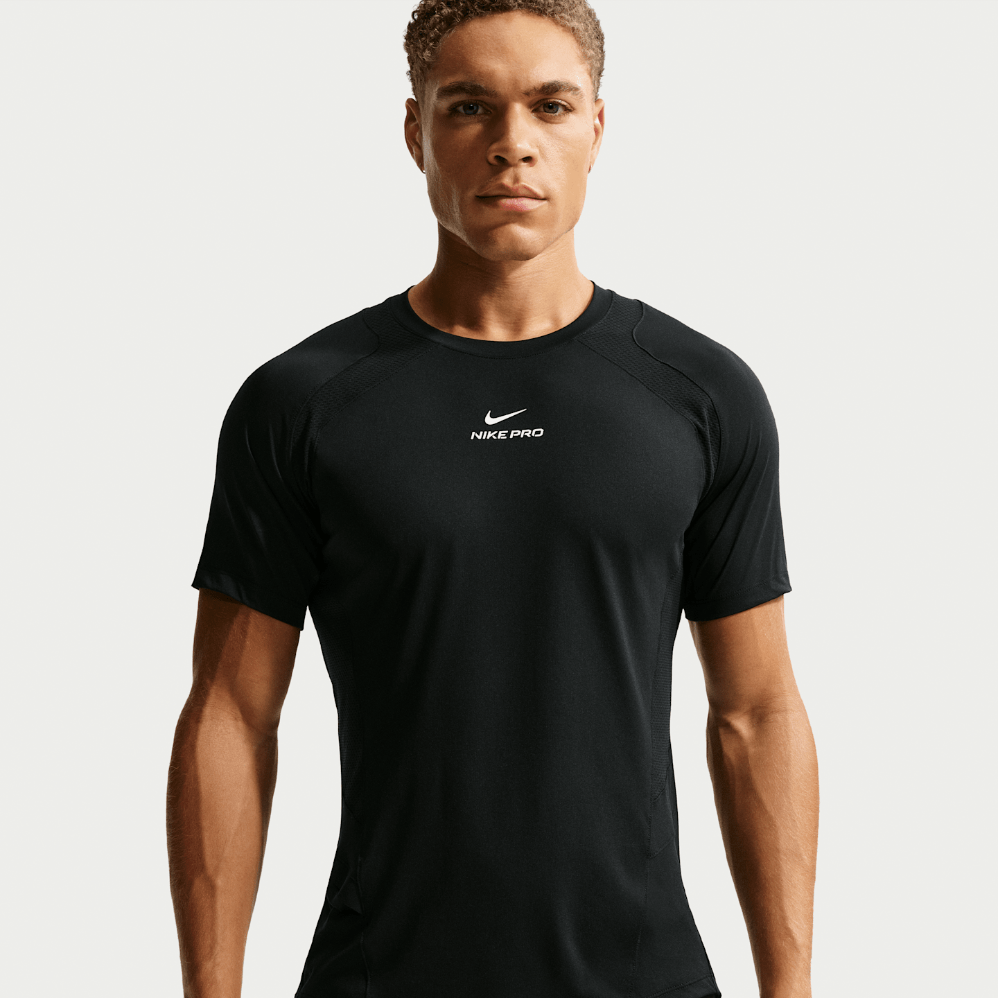 Мужские топы Nike Pro Training Men's Dri-FIT ADV Short-Sleeve Top — фото 1