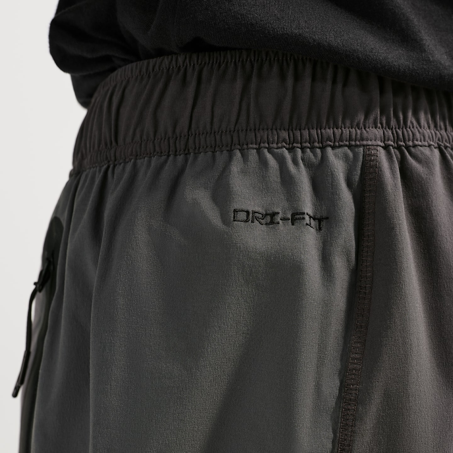 Мужские брюки Nike Tech Men's Dri-FIT Woven Color-Block Pants — фото 6