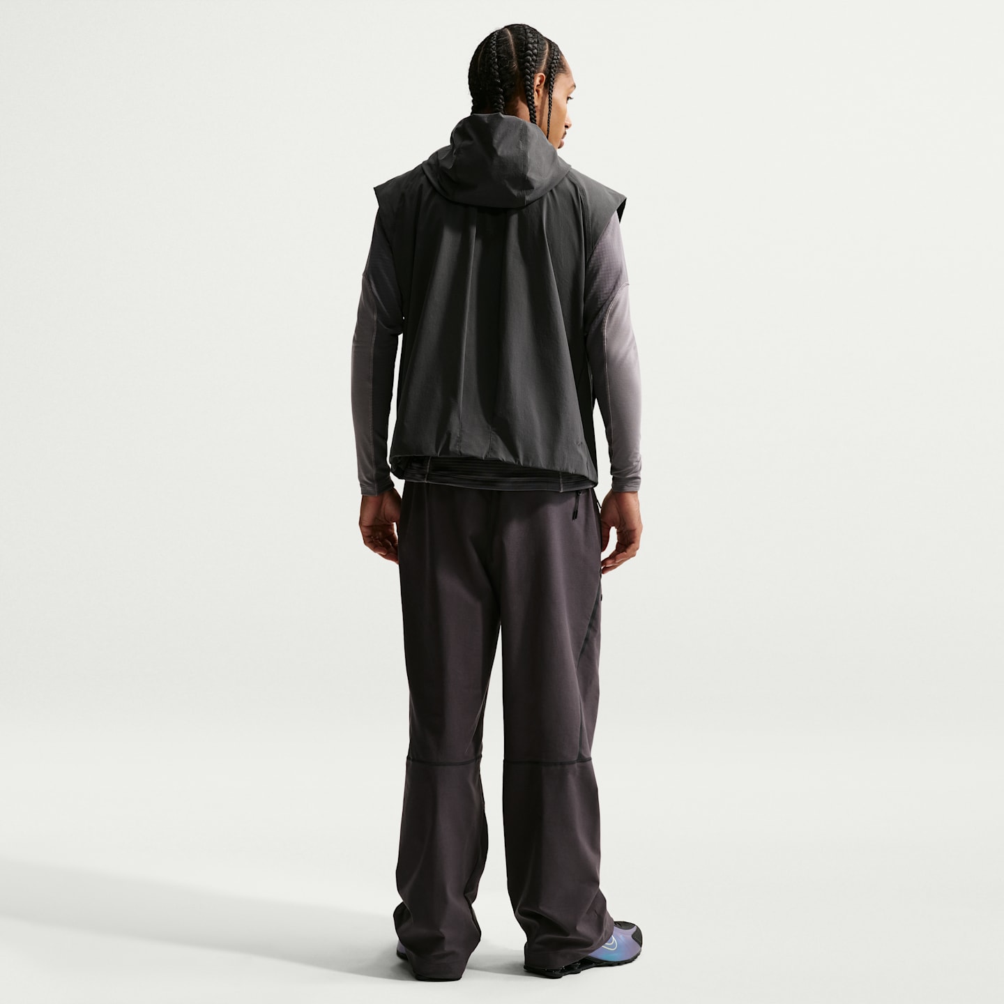 Мужские жилеты Nike Tech Men's Dri-FIT Woven Windrunner Vest — фото 5