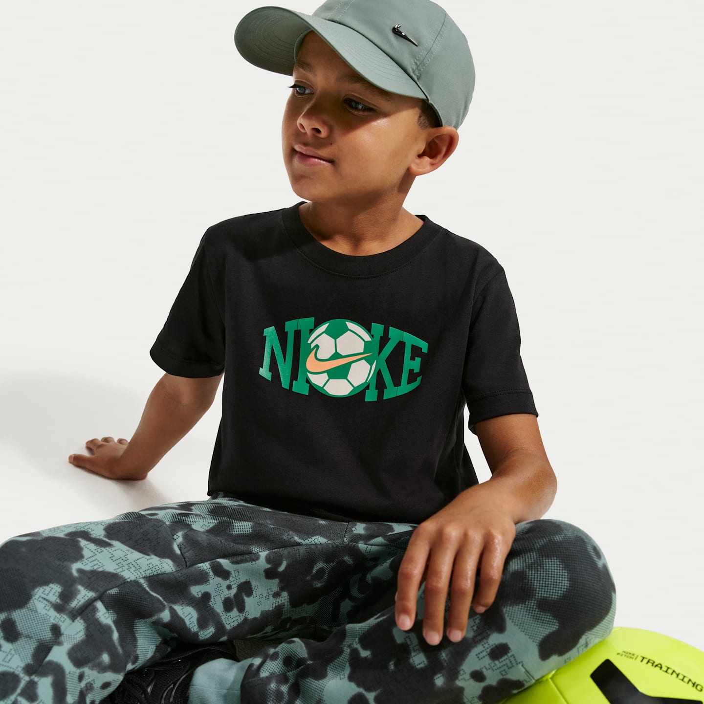 Детские футболки Nike Big Kids' T-Shirt — фото 3
