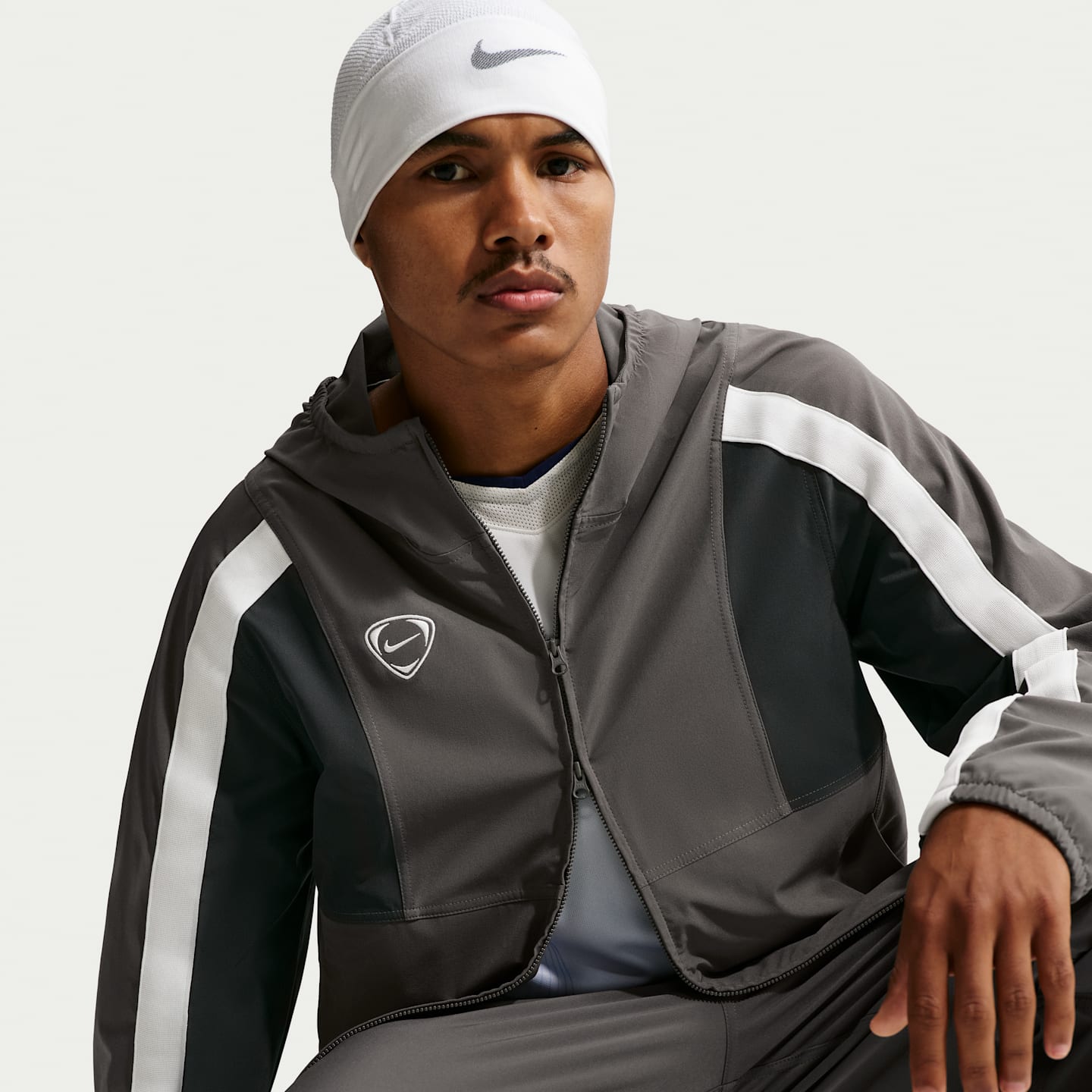 Мужские куртки Nike Energy Men's Repel Soccer Woven Jacket — фото 3