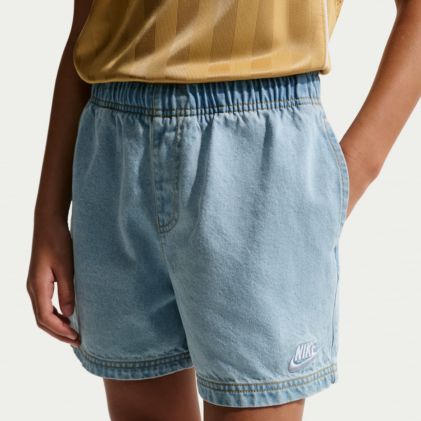 Детские шорты Nike Sportswear Collection Big Kids' Denim Shorts — фото 3