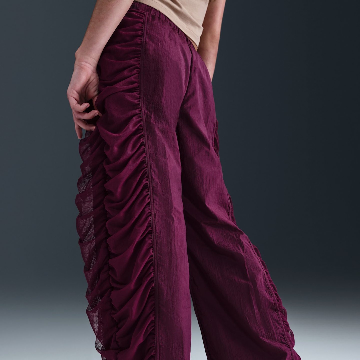 Детские брюки Nike Sportswear Girls' Woven Pants — фото 3