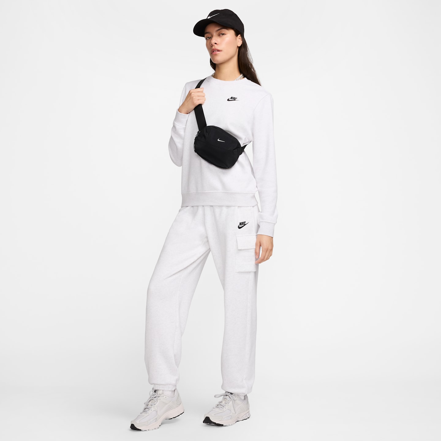 Женские брюки Nike Sportswear Club Fleece Women's Mid-Rise Oversized Cargo Sweatpants — фото 7