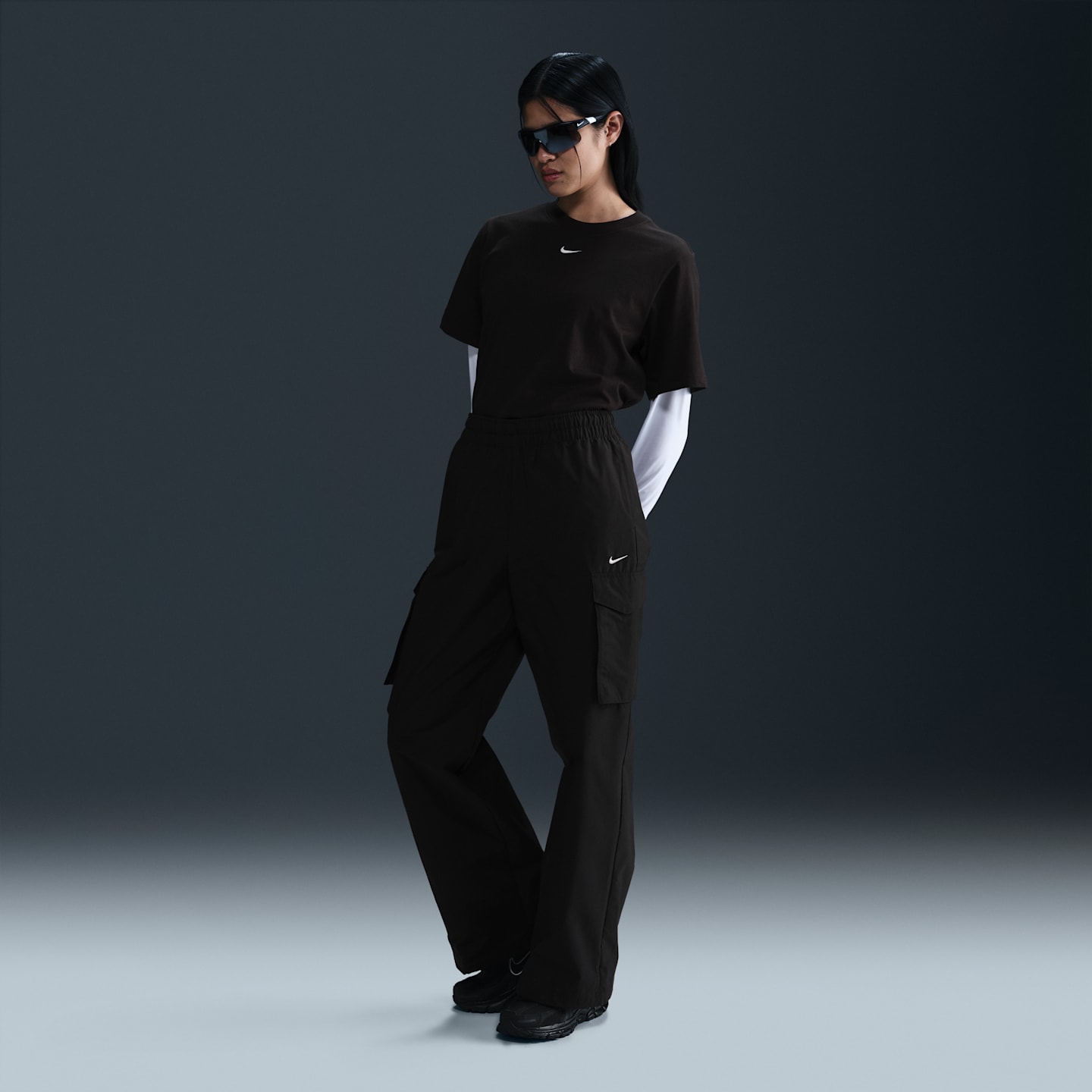 Женские брюки Nike Sportswear Everything Wovens Women's Mid-Rise Cargo Pants — фото 1