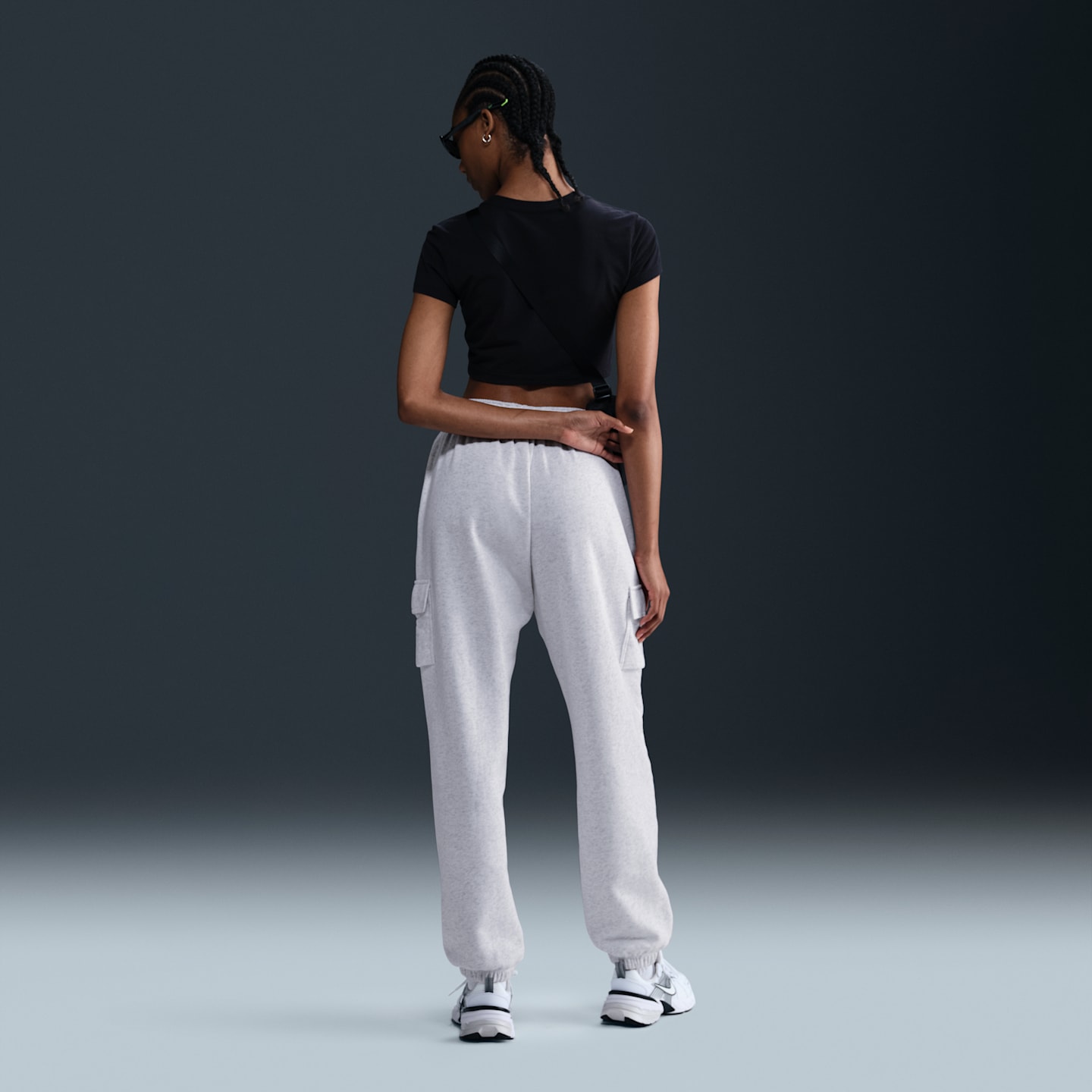 Женские брюки Nike Sportswear Club Fleece Women's Mid-Rise Oversized Cargo Sweatpants — фото 4