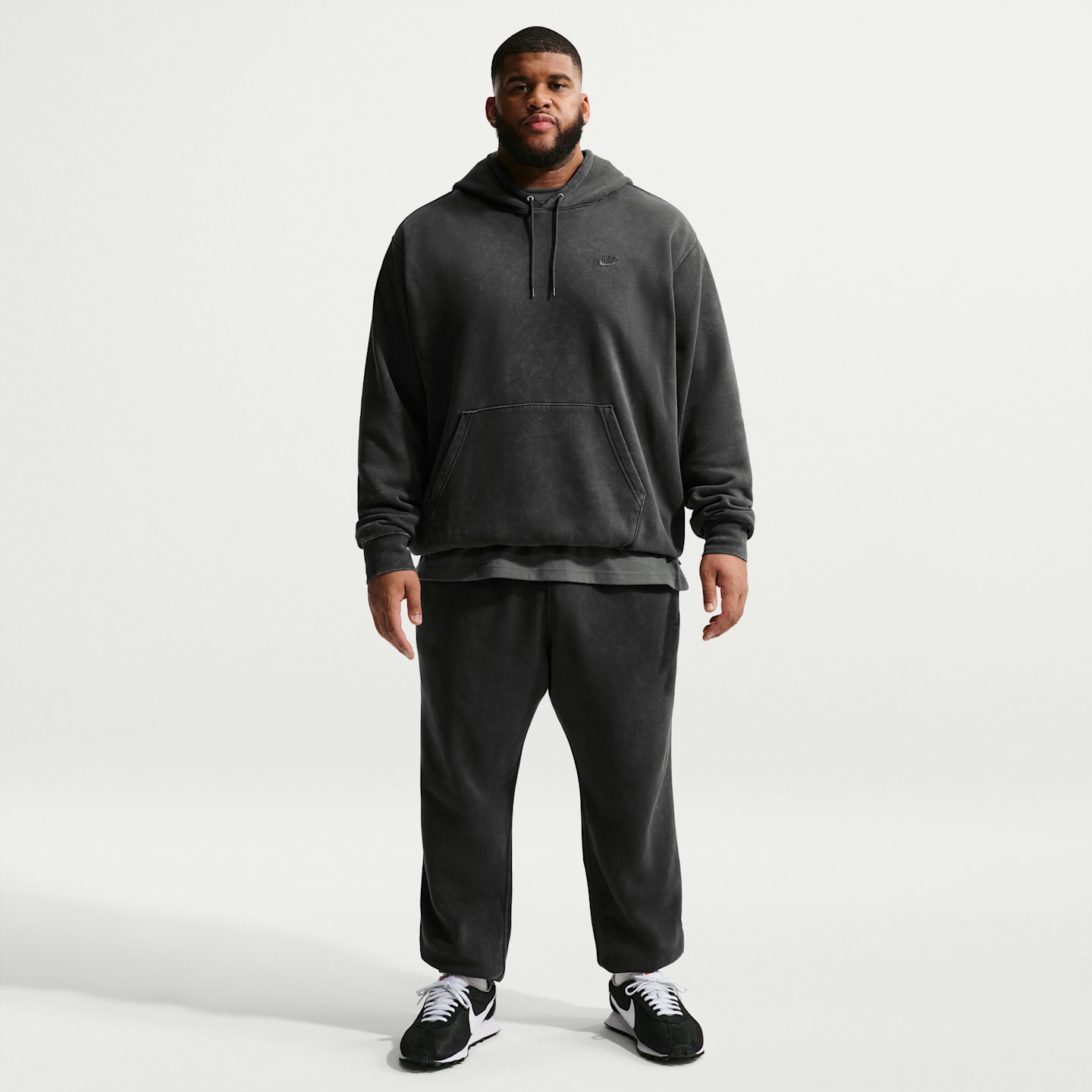 Мужские брюки Nike Sportswear Club Men's Washed Cuffed Fleece Pants — фото 6