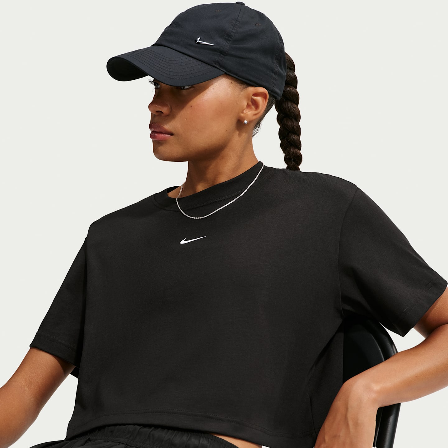 Женские футболки Nike Sportswear Classic Women's Loose Short-Sleeve Cropped T-Shirt — фото 3