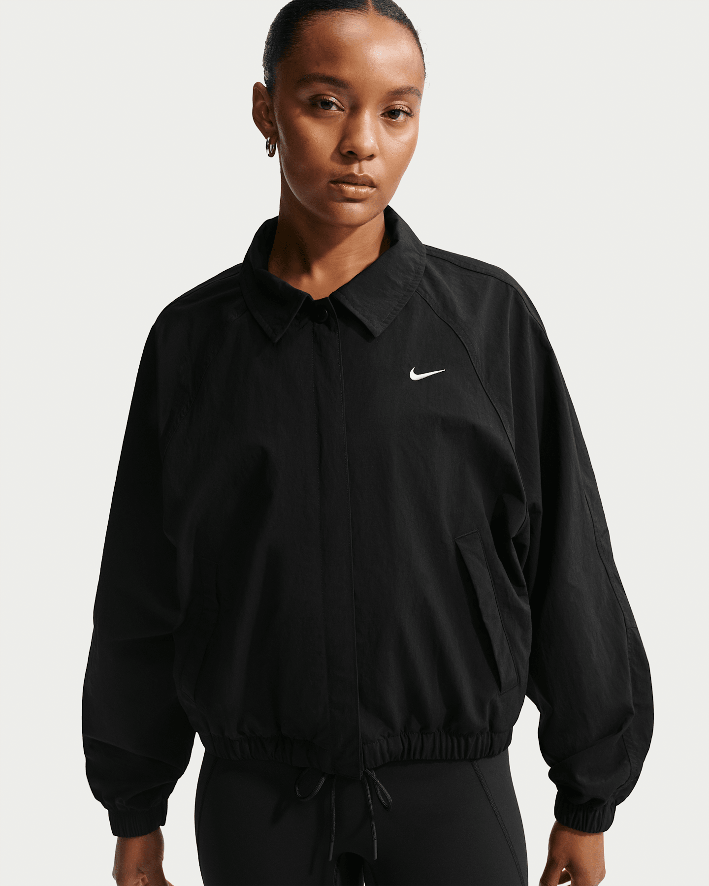 Женские куртки Nike Sportswear Women's Oversized Coaches Jacket — фото 7