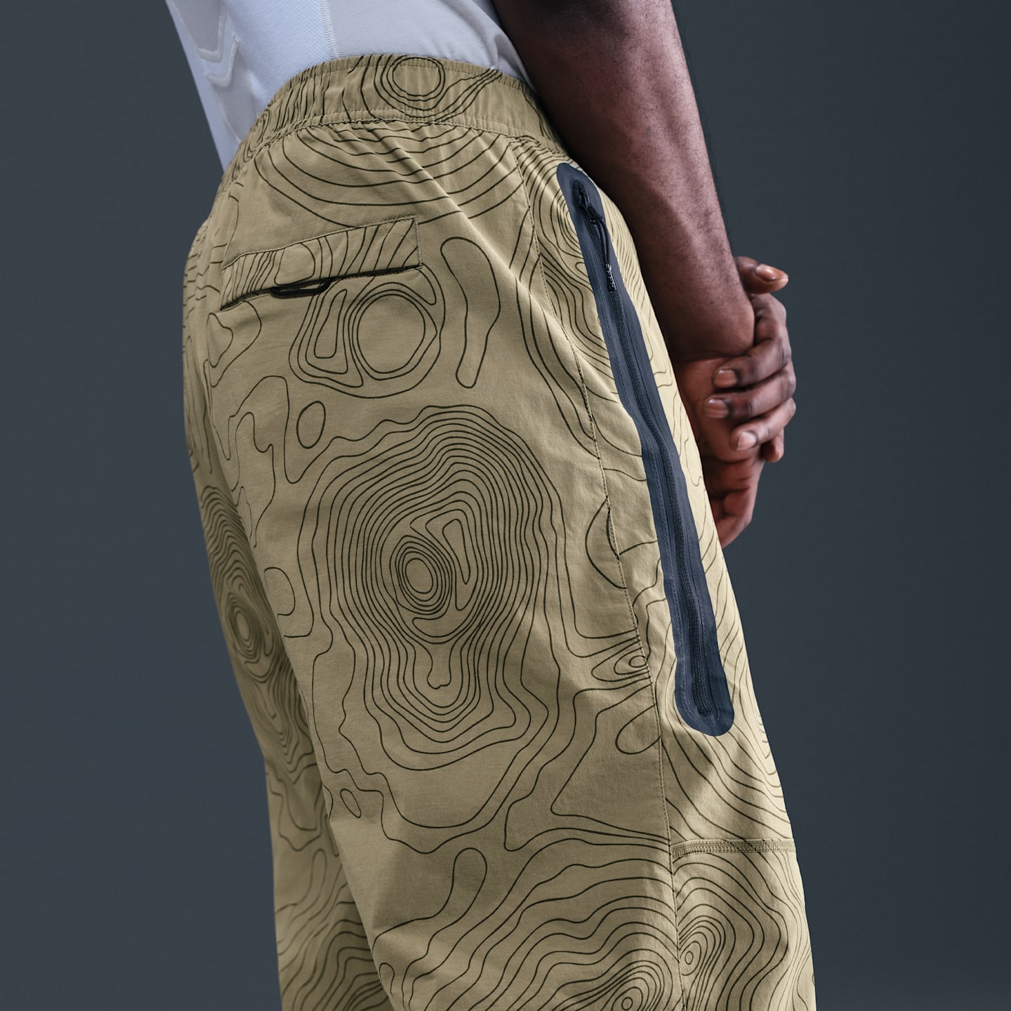 Мужские брюки Nike Tech Men's Open-Hem Woven Pants — фото 3