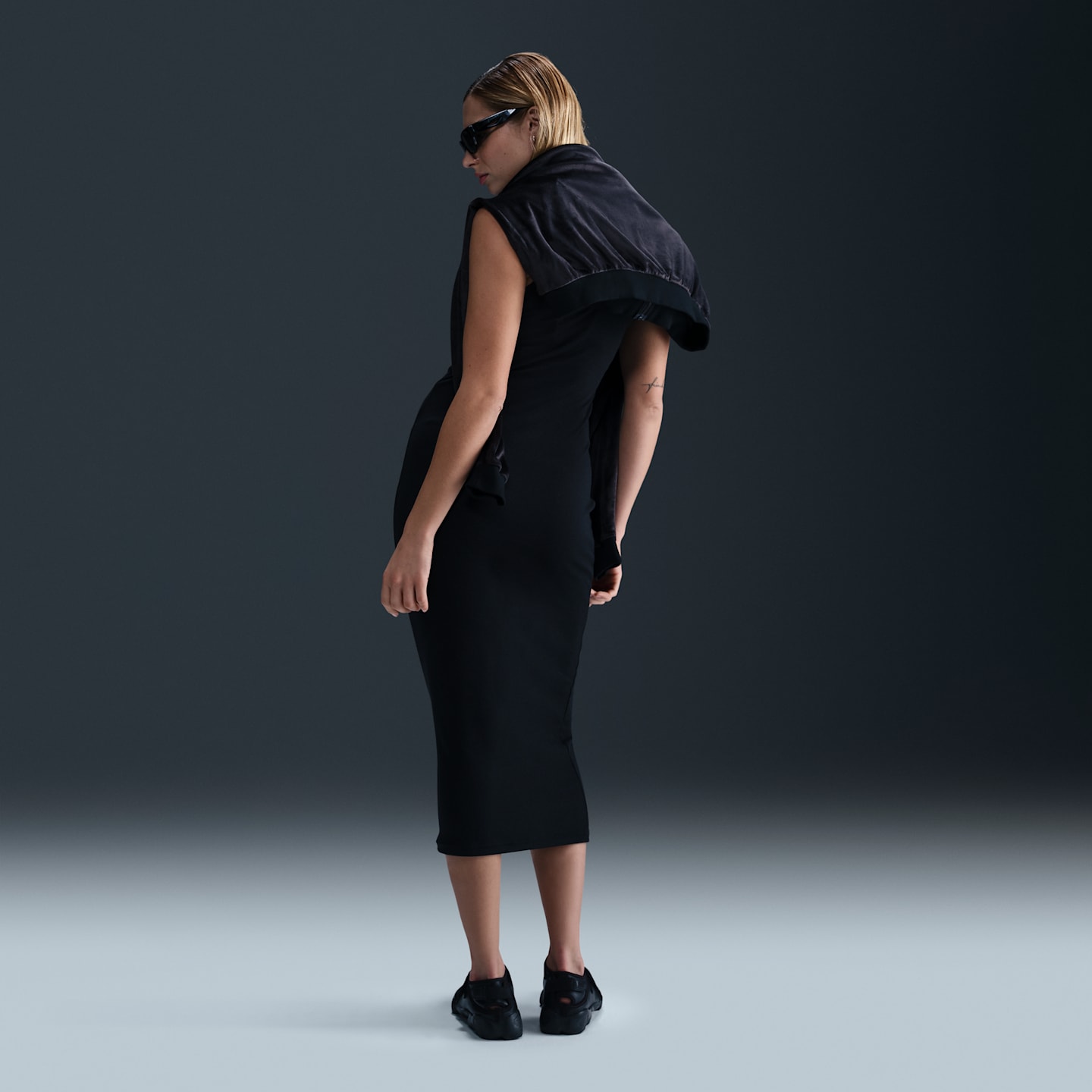 Женские платья Nike Sportswear Chill Knit Women's Tight Mini-Rib Tank Dress — фото 4
