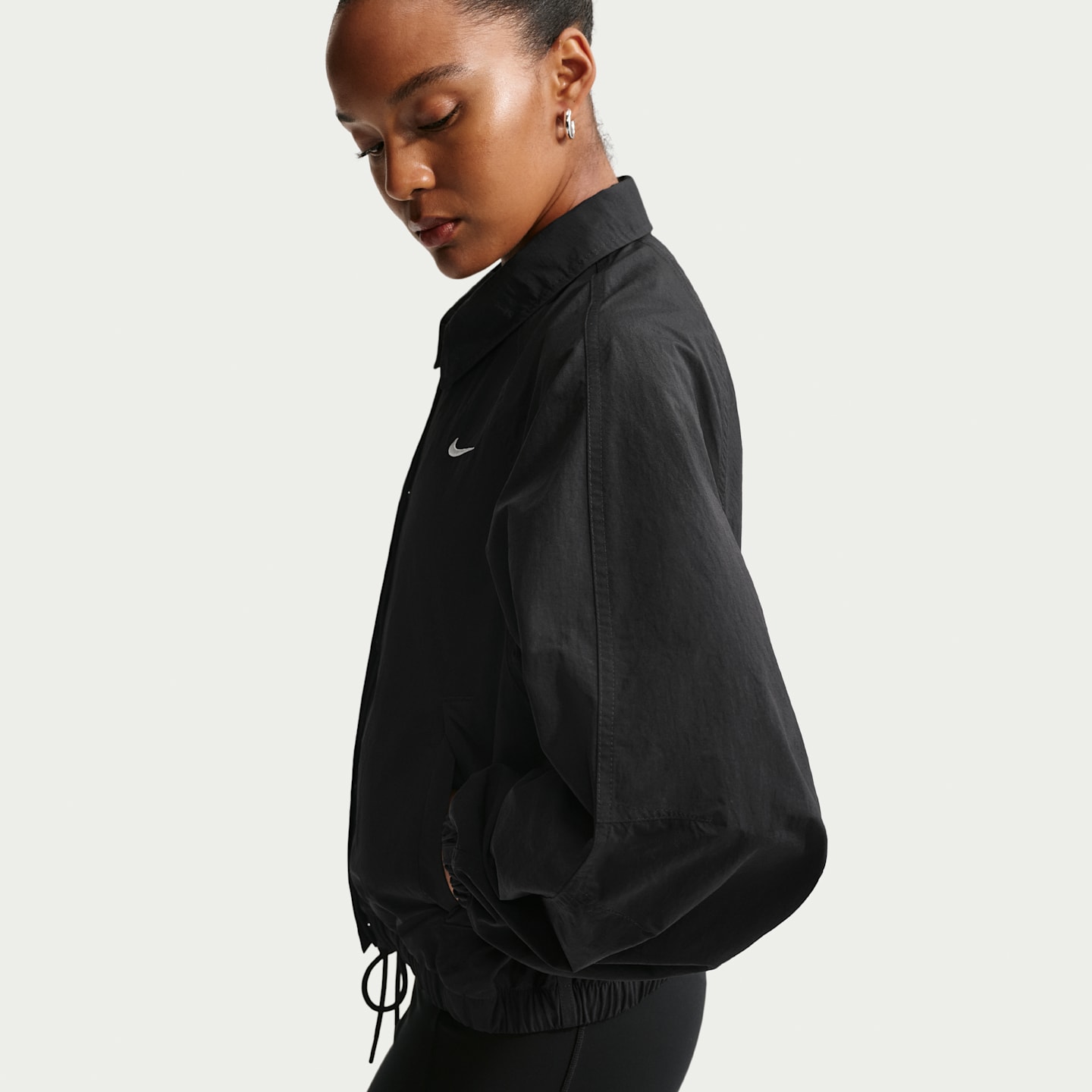 Женские куртки Nike Sportswear Women's Oversized Coaches Jacket — фото 2