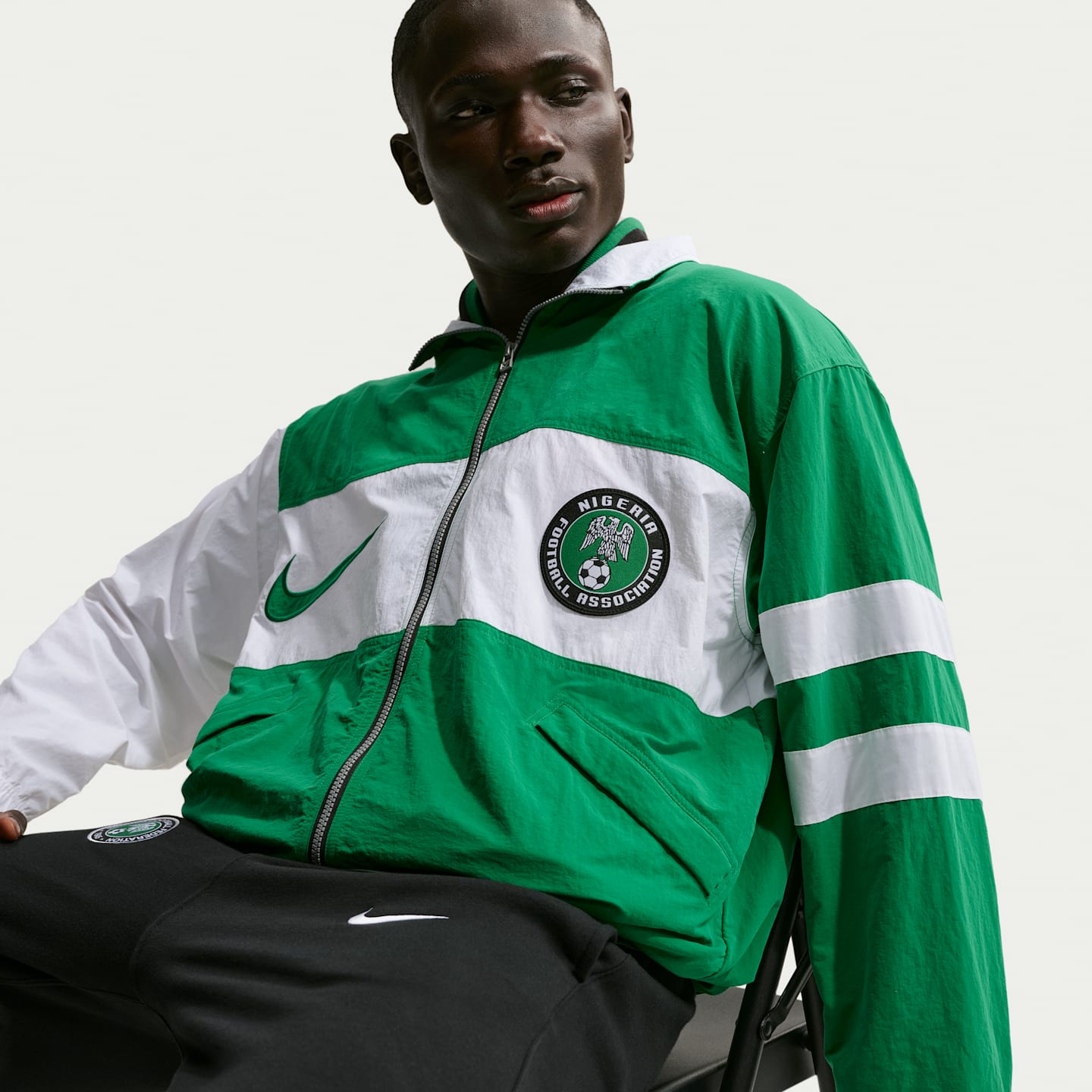 Мужские куртки Nike Nigeria 1996 Reissue Men's Nike Soccer Replica Track Jacket — фото 3