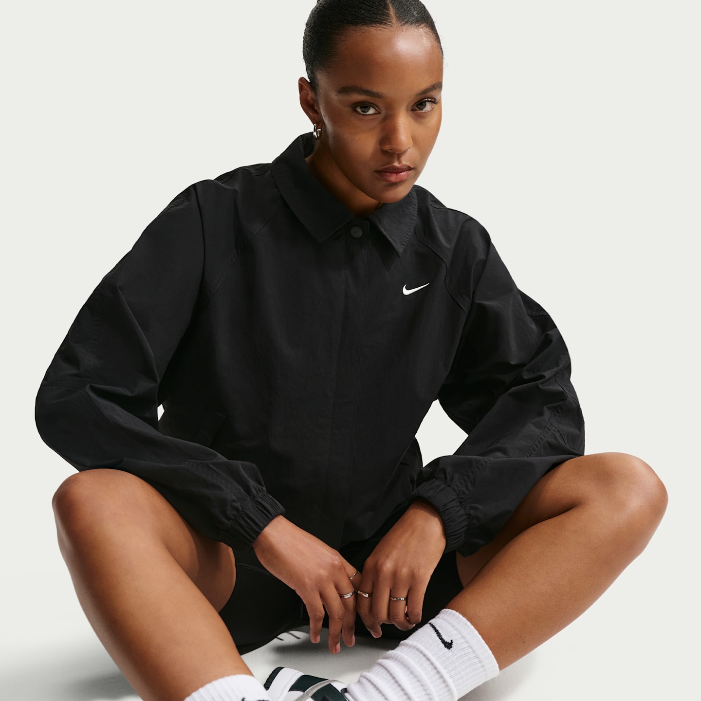 Женские куртки Nike Sportswear Women's Oversized Coaches Jacket — фото 3