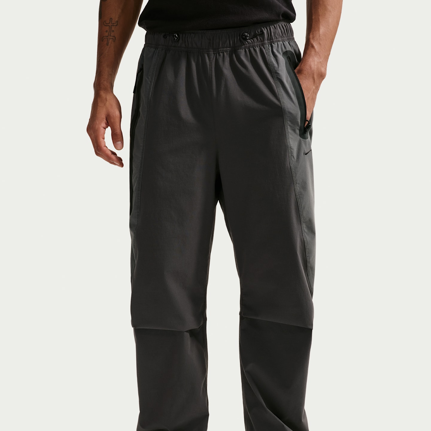 Мужские брюки Nike Tech Men's Dri-FIT Woven Color-Block Pants — фото 2