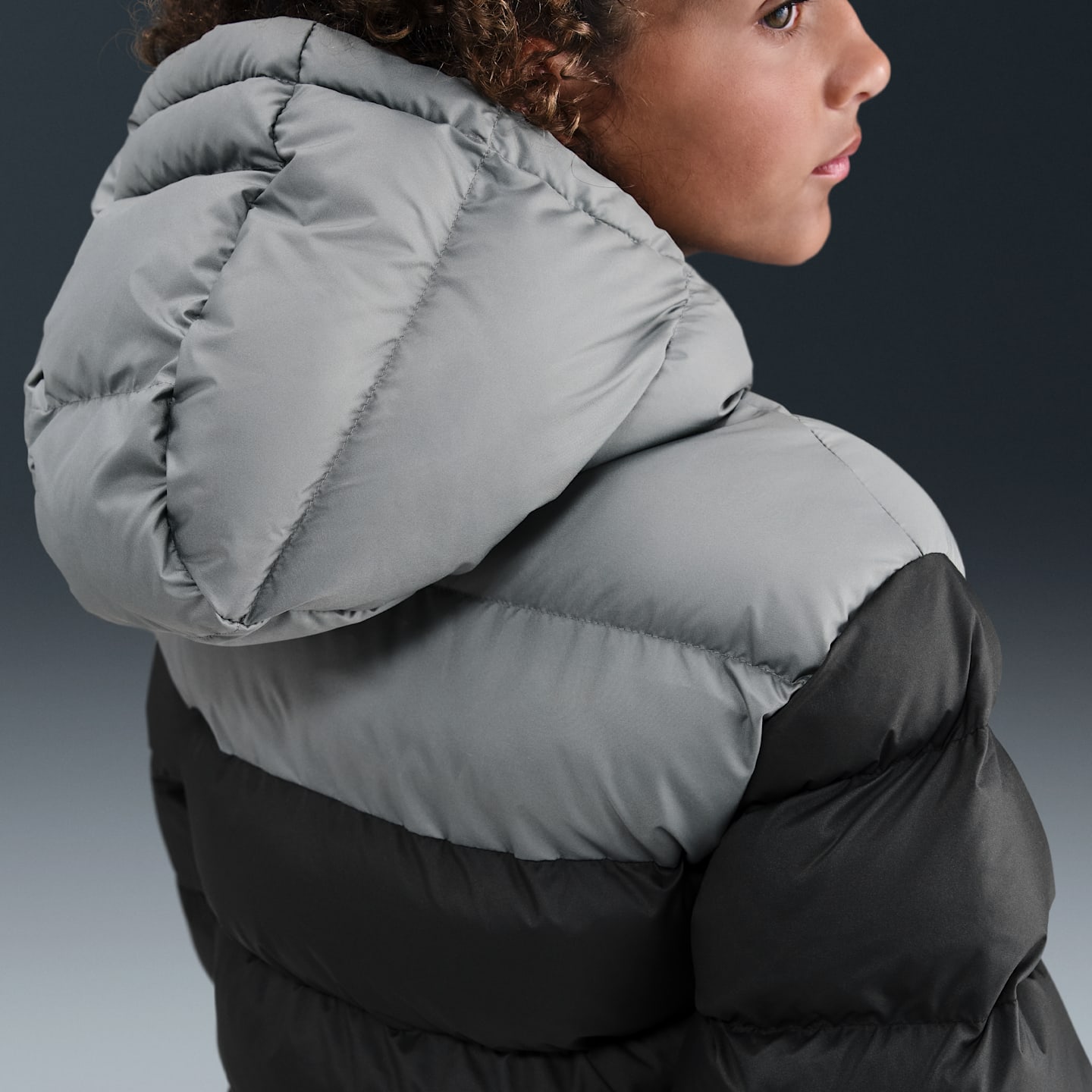 Детские куртки Nike Sportswear All Day Play Big Kids' Therma-FIT Loose-Fit Puffer Jacket — фото 4