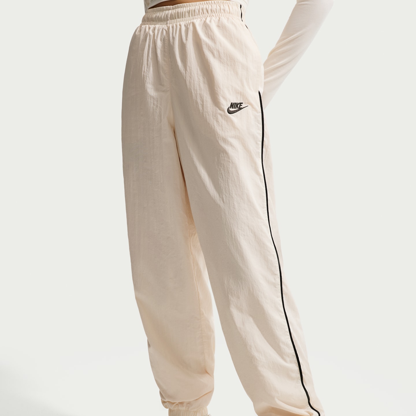 Женские брюки Nike Sportswear Windrunner Women's Woven Pants — фото 2