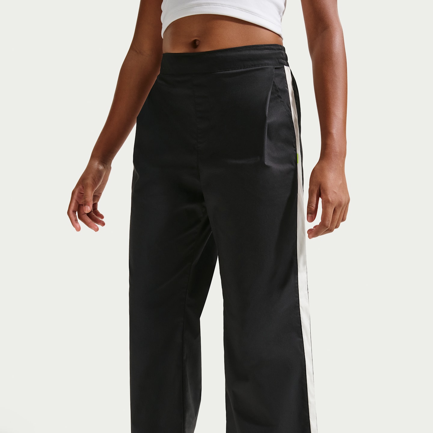 Детские брюки Nike Sportswear Collection Big Kids' (Girls') Woven Pants — фото 2