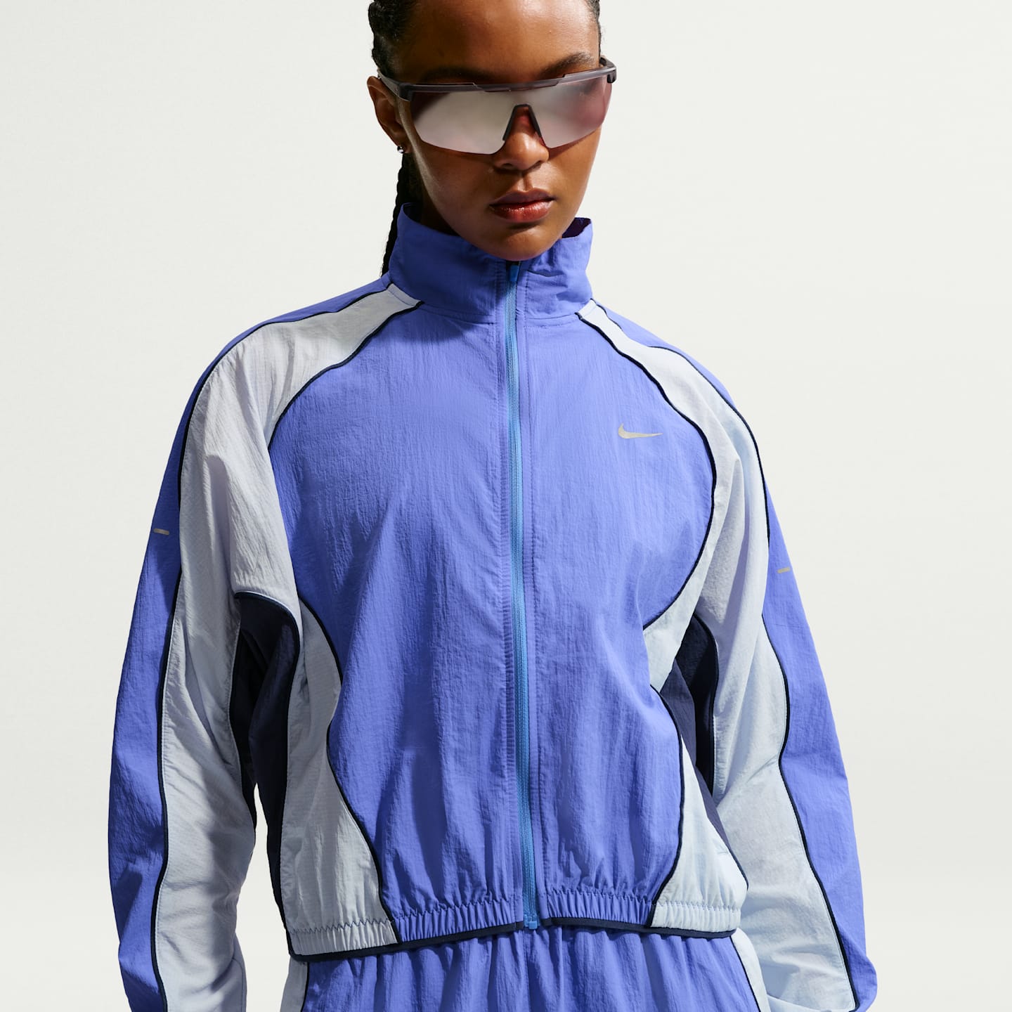 Женские куртки Nike Swift Women's Repel UV Protection Running Jacket — фото 1