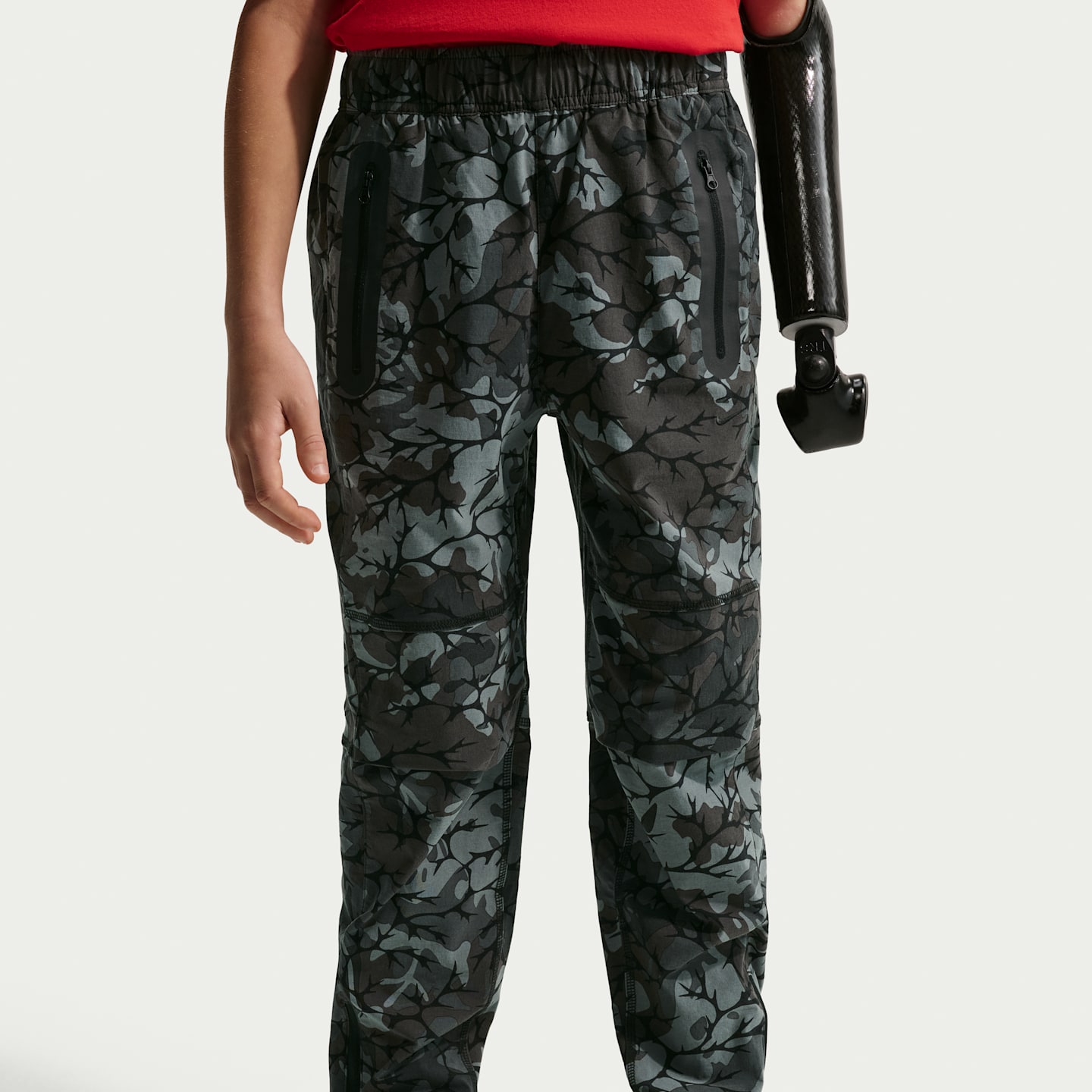 Детские брюки Nike Sportswear Tech Woven Big Kids' (Boys') Joggers — фото 2