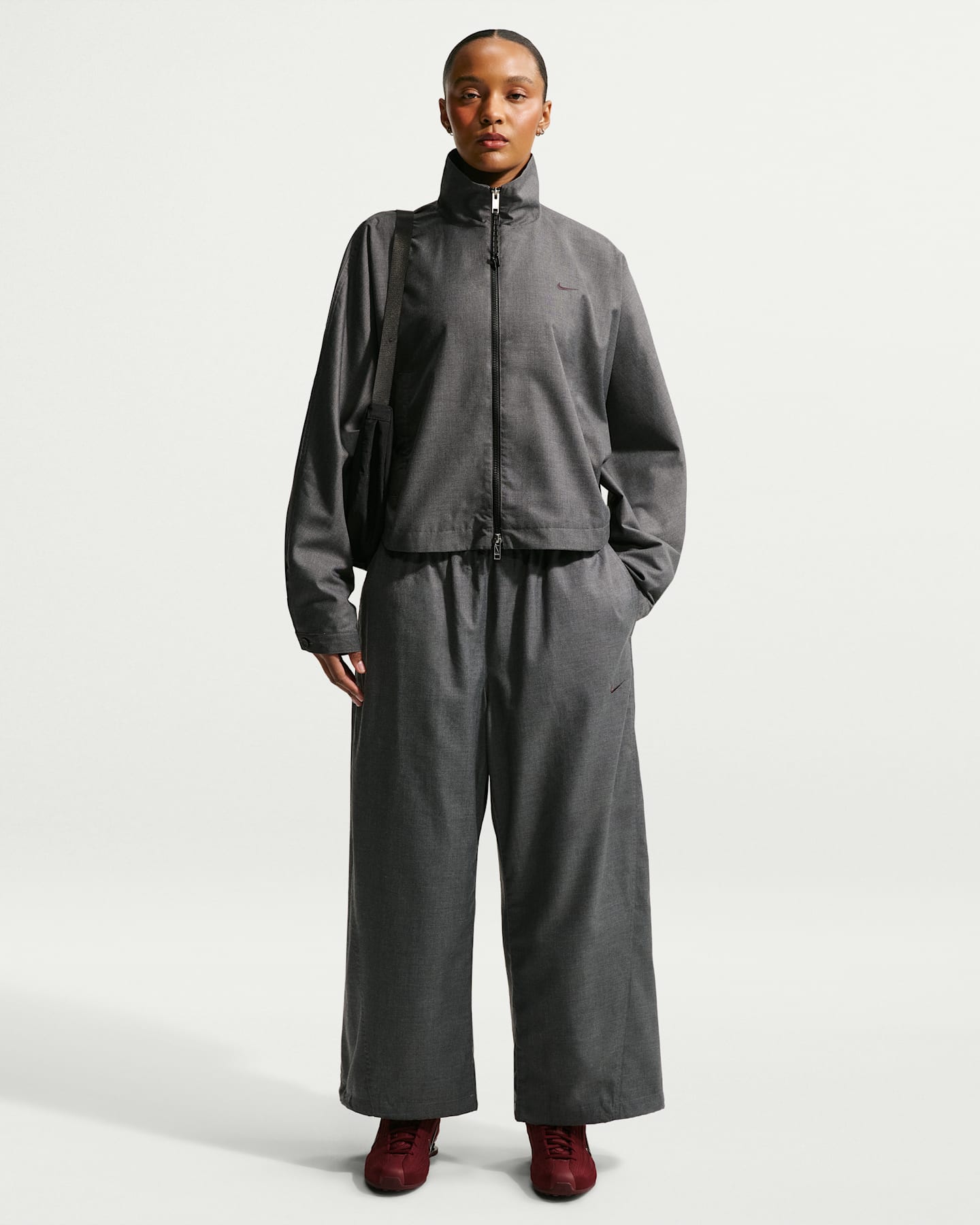 Женские брюки Nike Sportswear Women's Oversized Mid-Rise Woven Pants — фото 7